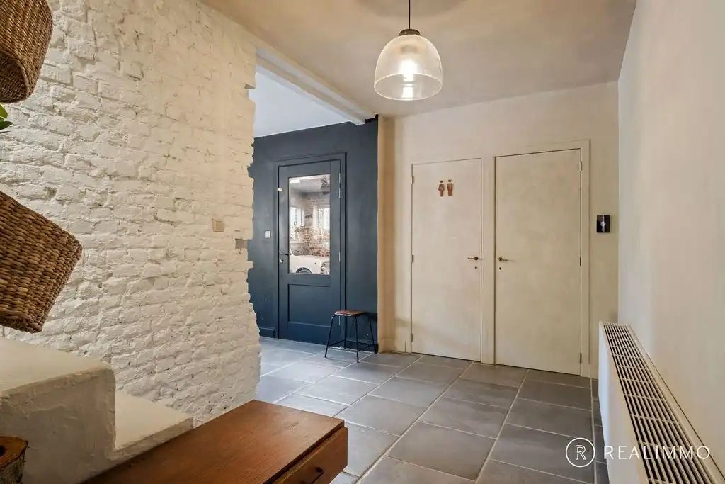 Stijlvol gerenoveerde woning met loods aan de voet van de Kluis! foto 4