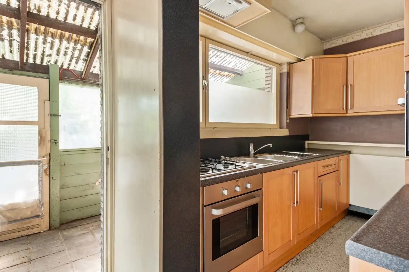 Te renoveren woning met 3 slpk., garage en tuin foto 8
