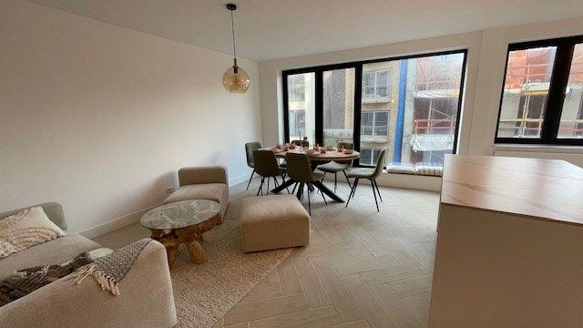 Mooi gerenoveerd, goed gelegen appartement met terras en 2 slaapkamers in Oostende foto 2