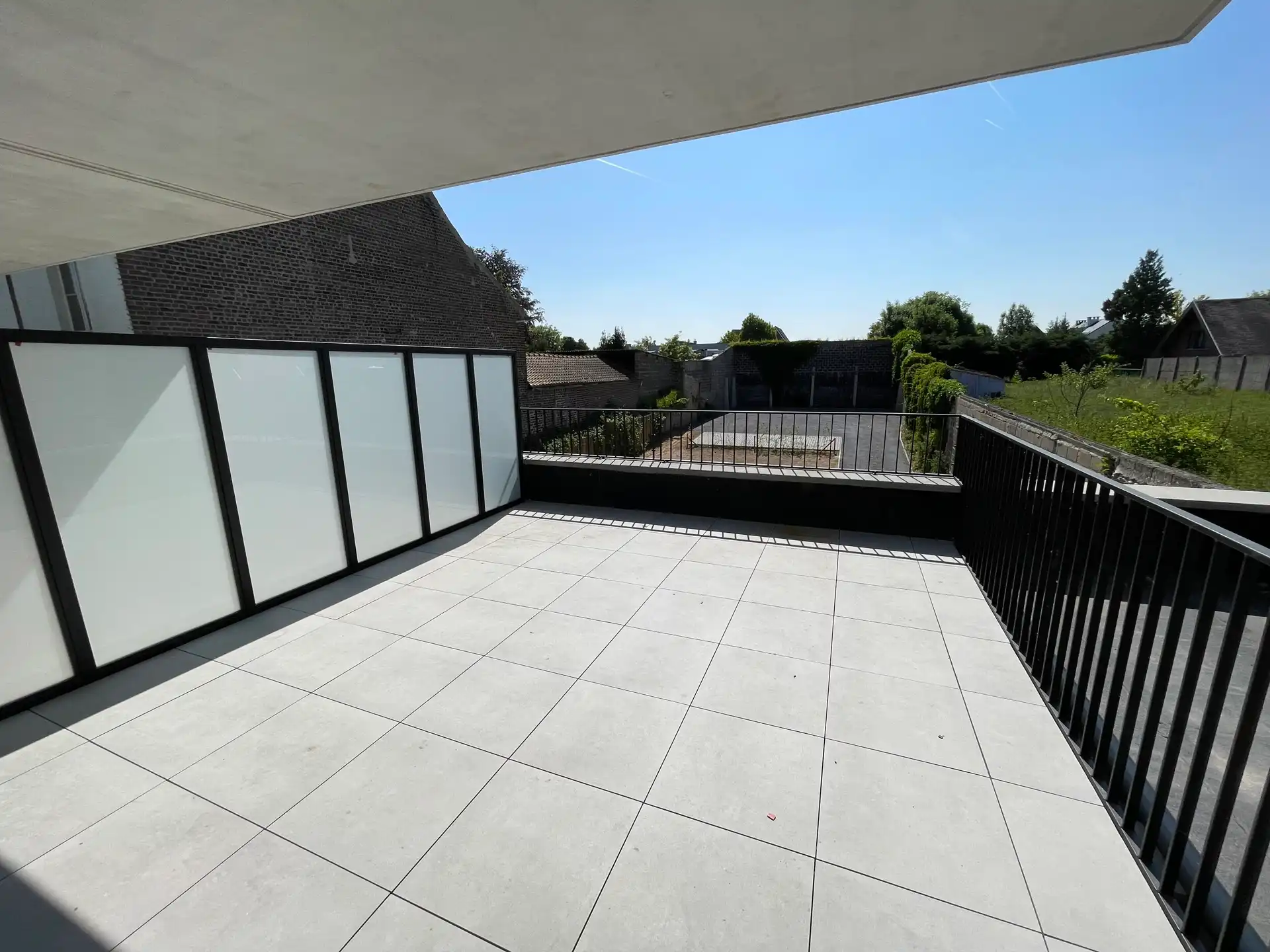 Recent appartement met 1 slaapkamer en groot terras foto 6