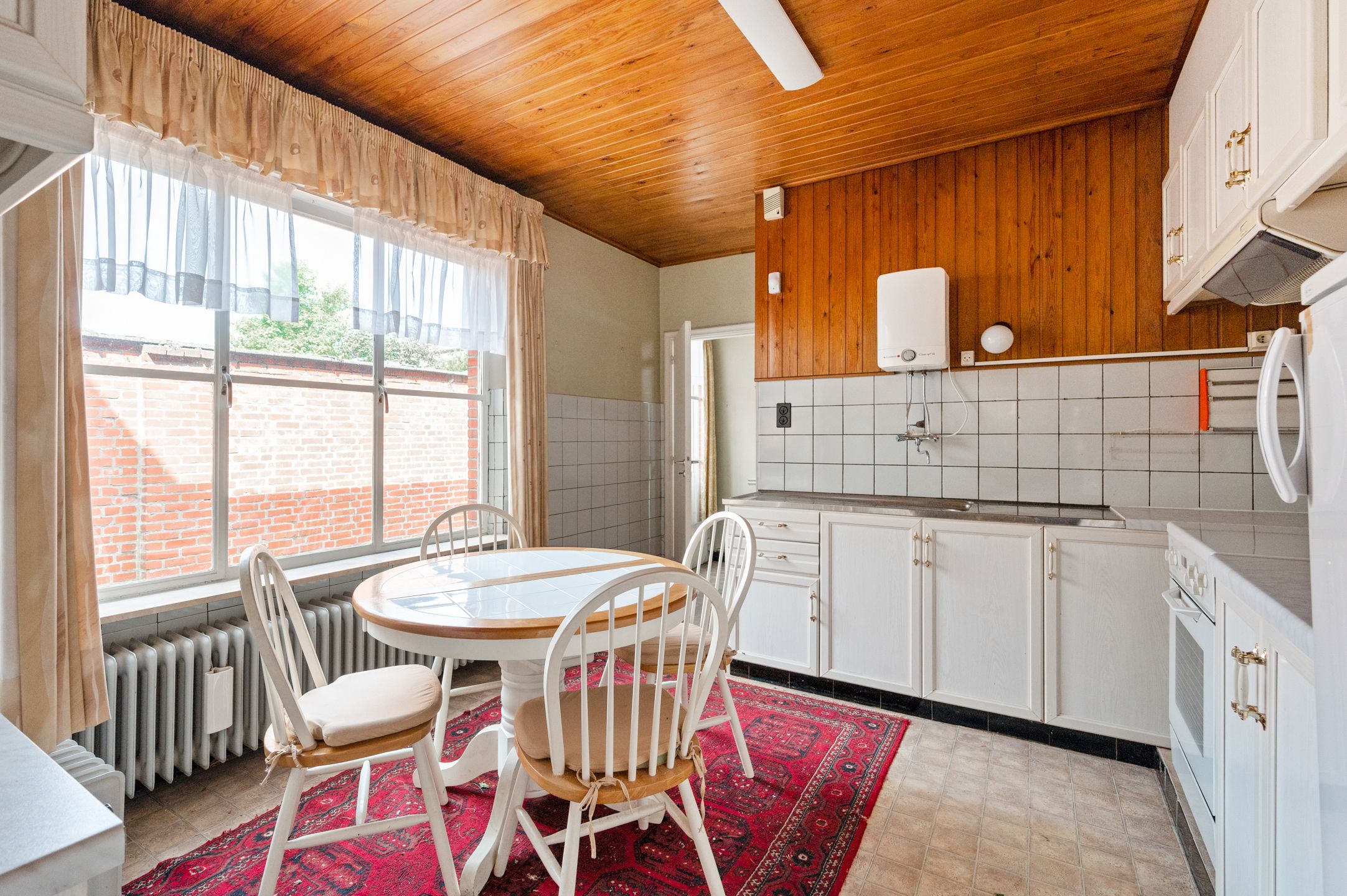 Ruime, te renoveren gezinswoning met 4 slpks, garage en tuin foto 9