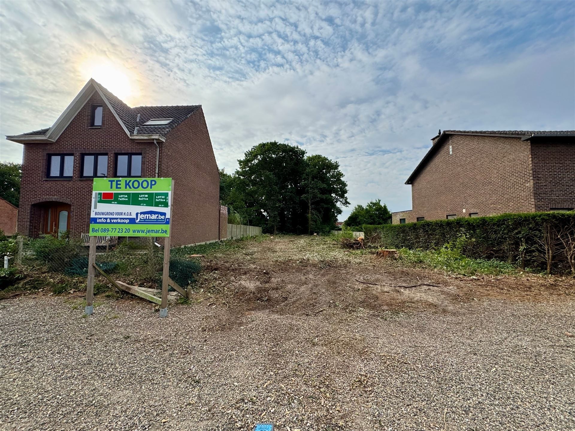 Royale bouwgrond voor halfopen bebouwing van maar liefst 17a28ca! foto 2