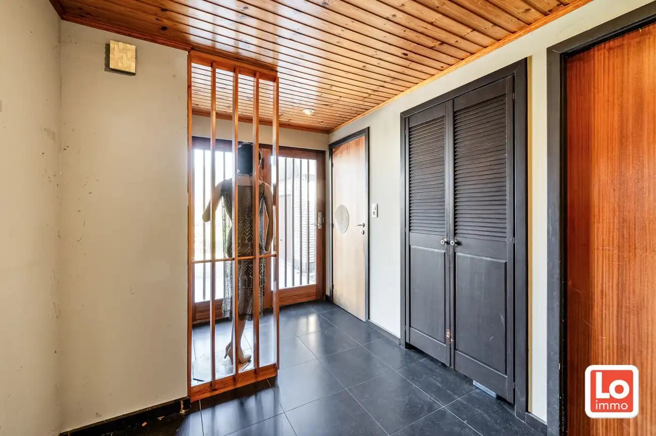 VERKOCHT!! Ruime charmante open bebouwing met afzonderlijke garage en carport op een toplocatie in Lochristi. foto 4