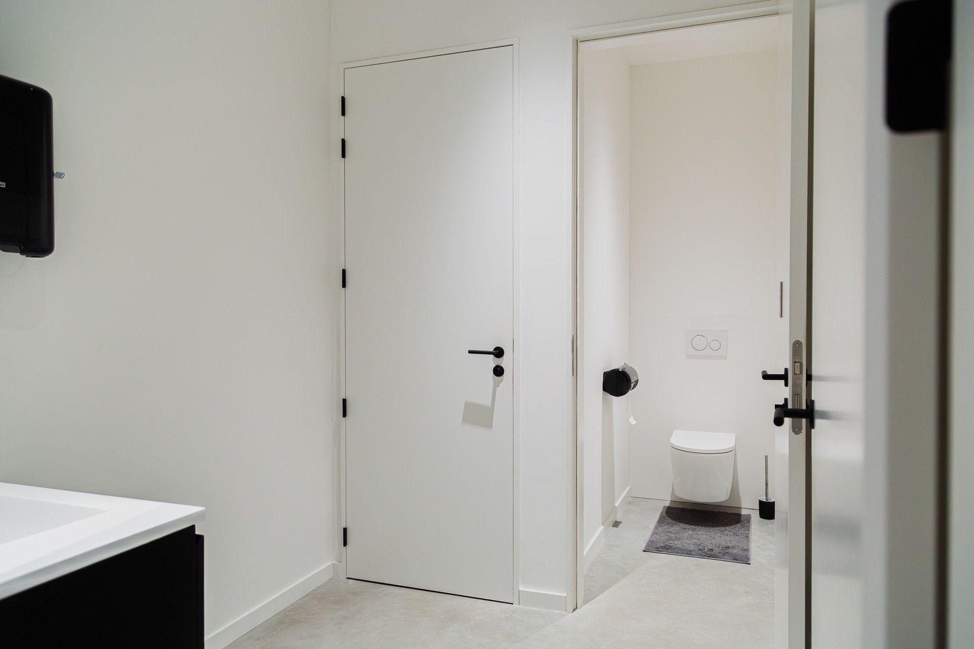 RECENT KANTOORGEBOUW VAN 366M² TE TONGEREN NABIJ E313. foto 13