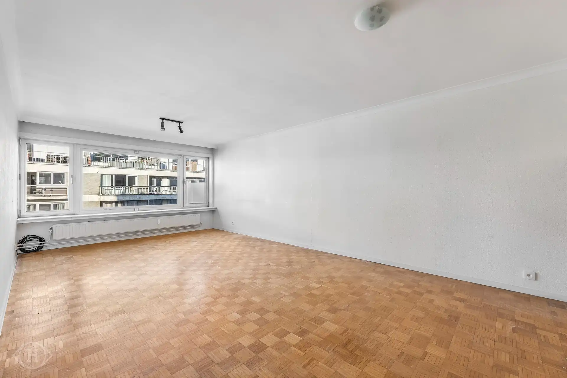 Ruim appartement met terras, parking en prachtig uitzicht foto 2