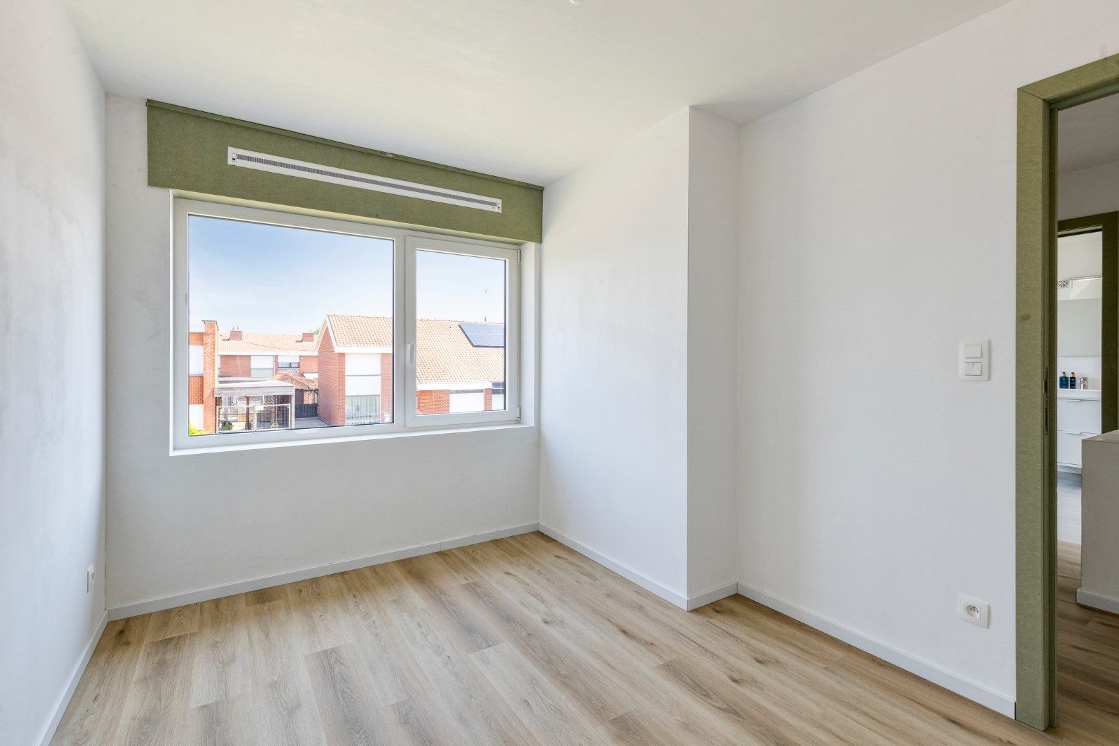 Gerenoveerde vastgoedtopper met 3 slaapkamers. foto 30