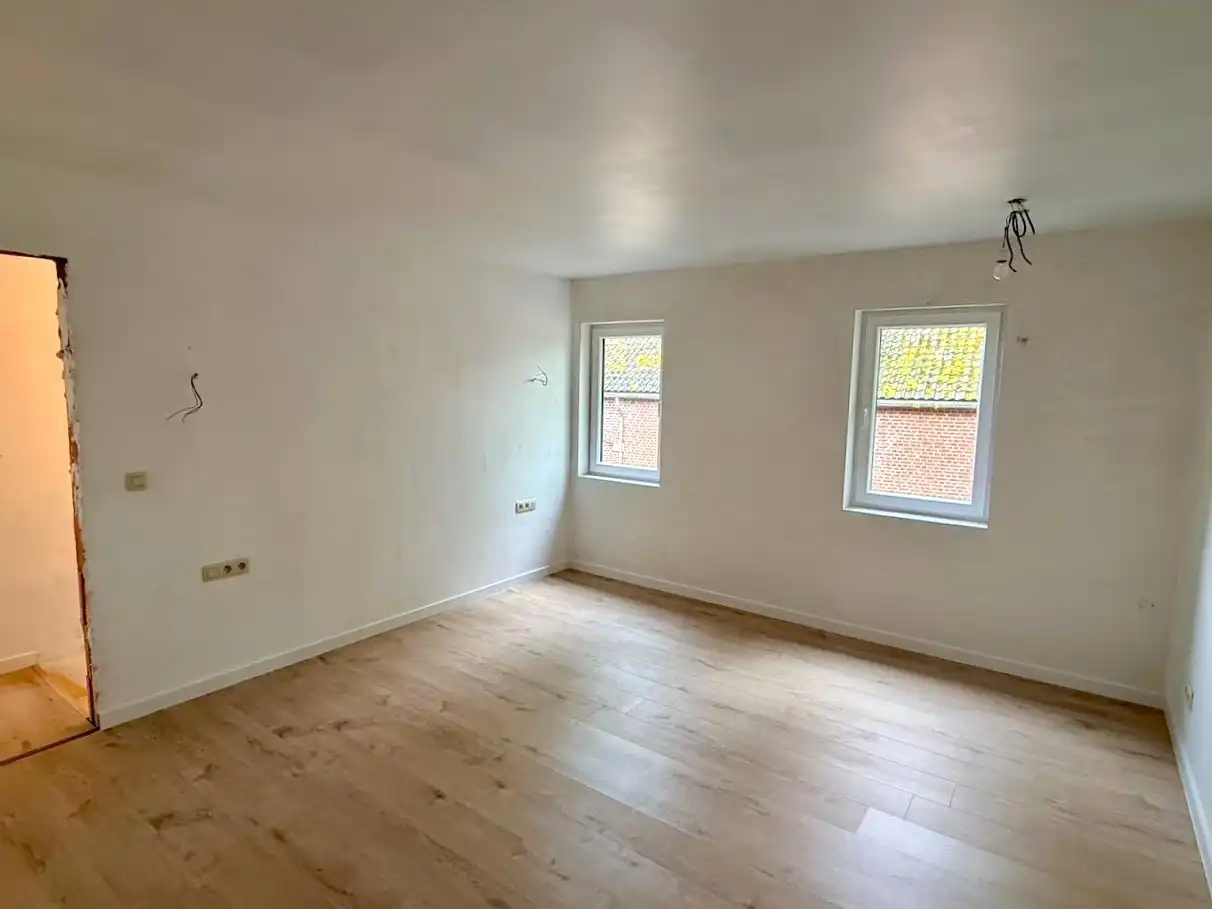 Ruime halfopen woning met sterke basis op perceel van 11a65ca foto 10