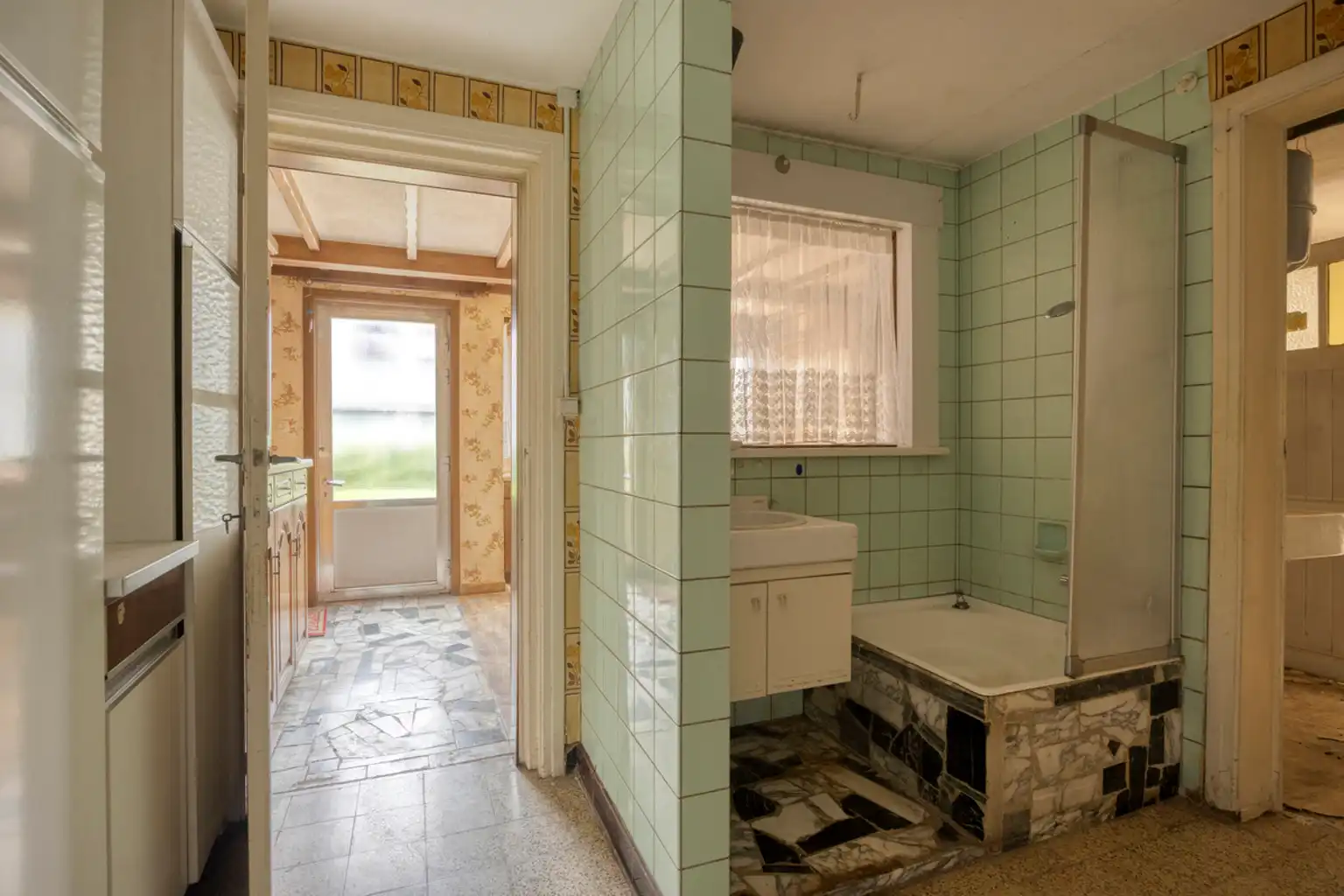 Ruime 3-gevelwoning met 3 slaapkamers en tuin foto 12