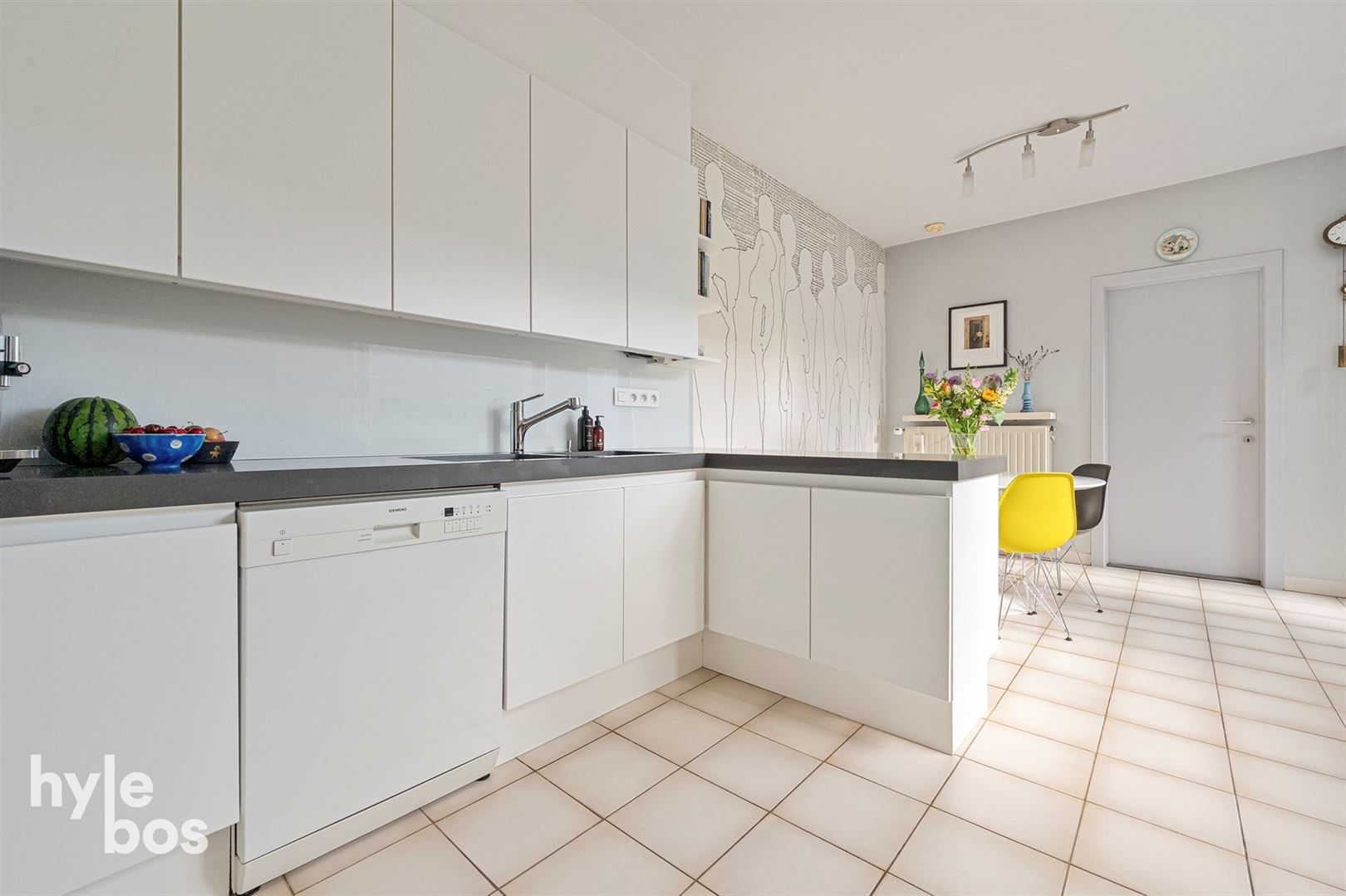 Stijlvolle ruime woning met praktijk & stadstuin foto 8
