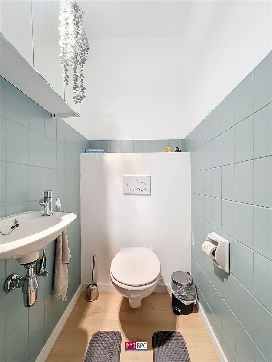 Volledig gereonveerd Appartement met 2 slk. foto 28