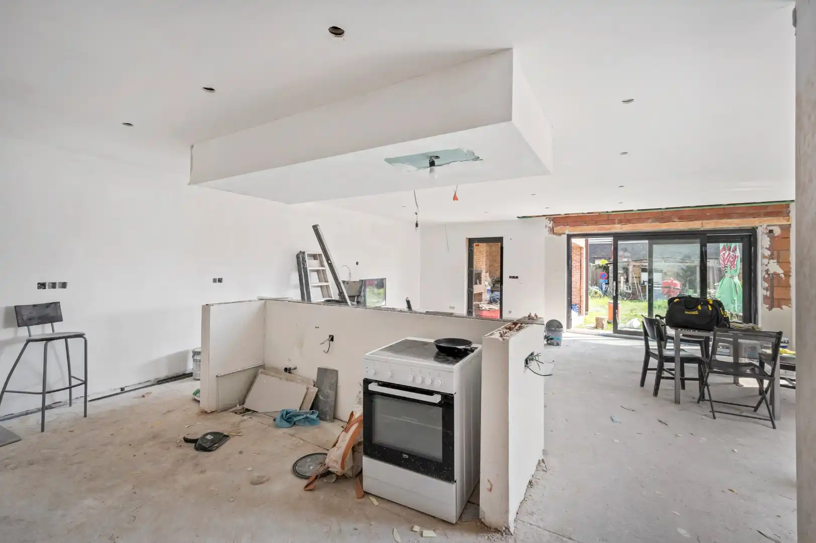 VERDER AF TE WERKEN WONING MET 5 SLPKS EN 2 BADKAMER IN EEN RUSTIGE WIJK foto 10