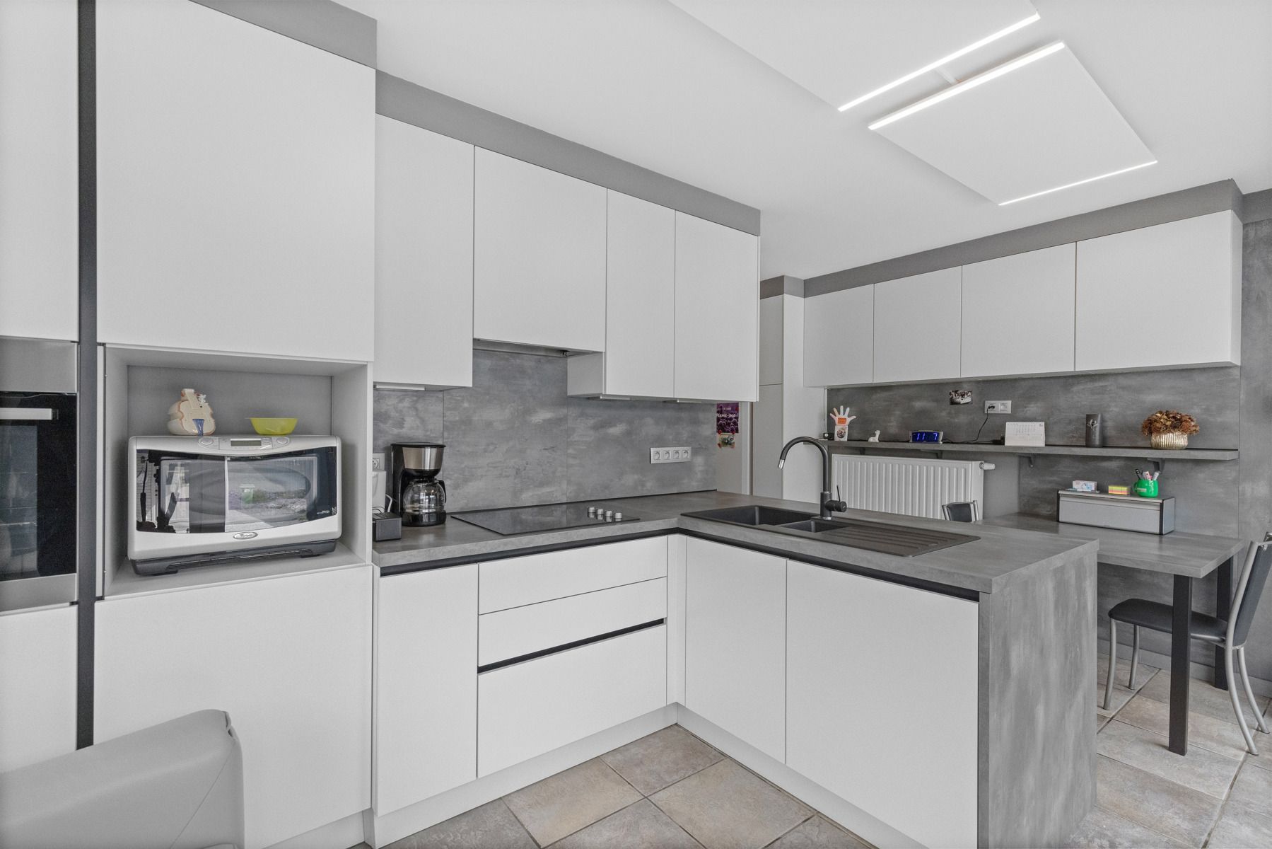 Instapklaar appartement in het hart van Wetteren foto 2