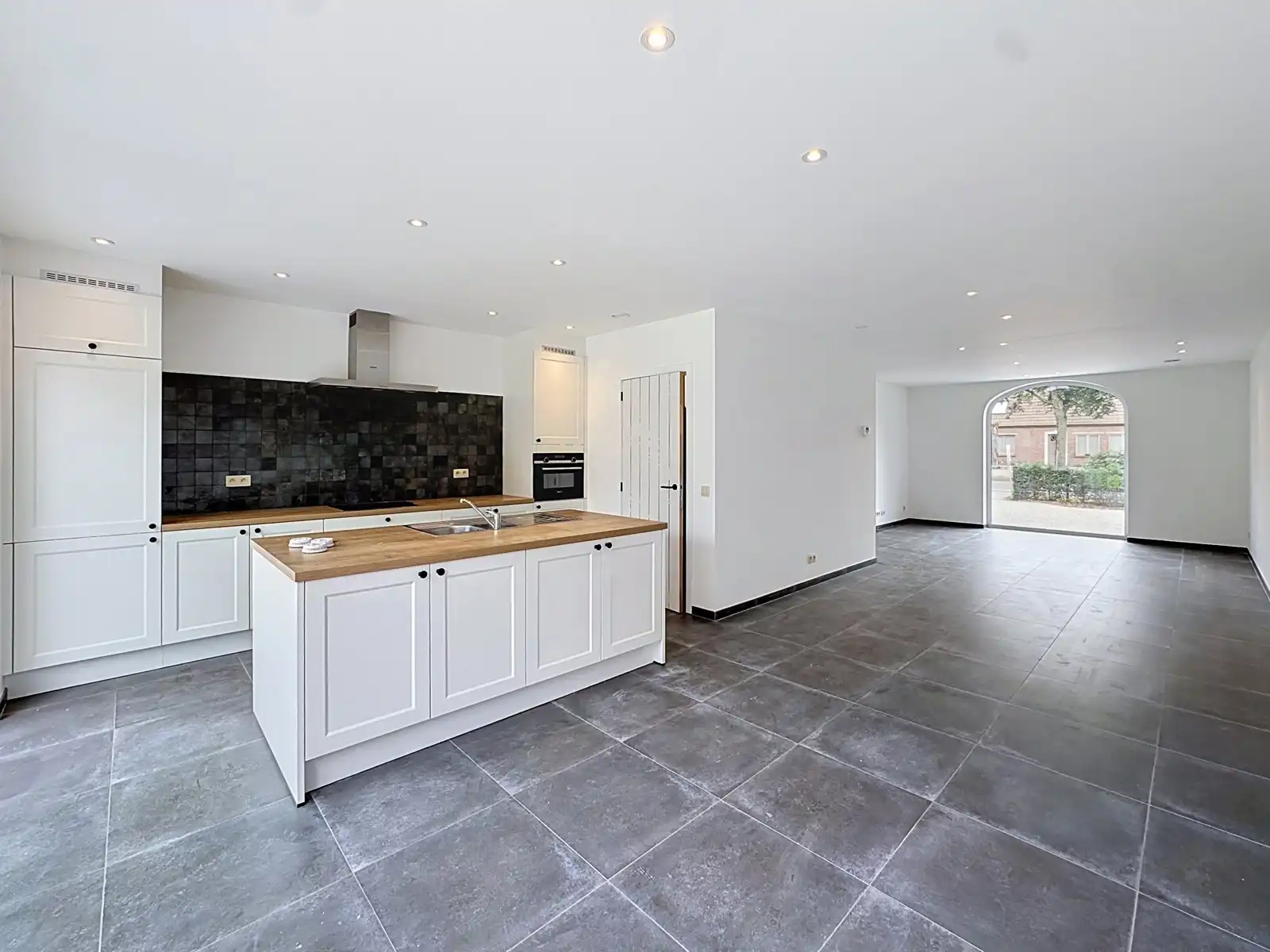 TE HUUR recente halfopen bebouwing met 3 slaapkamers Jabbeke foto 2