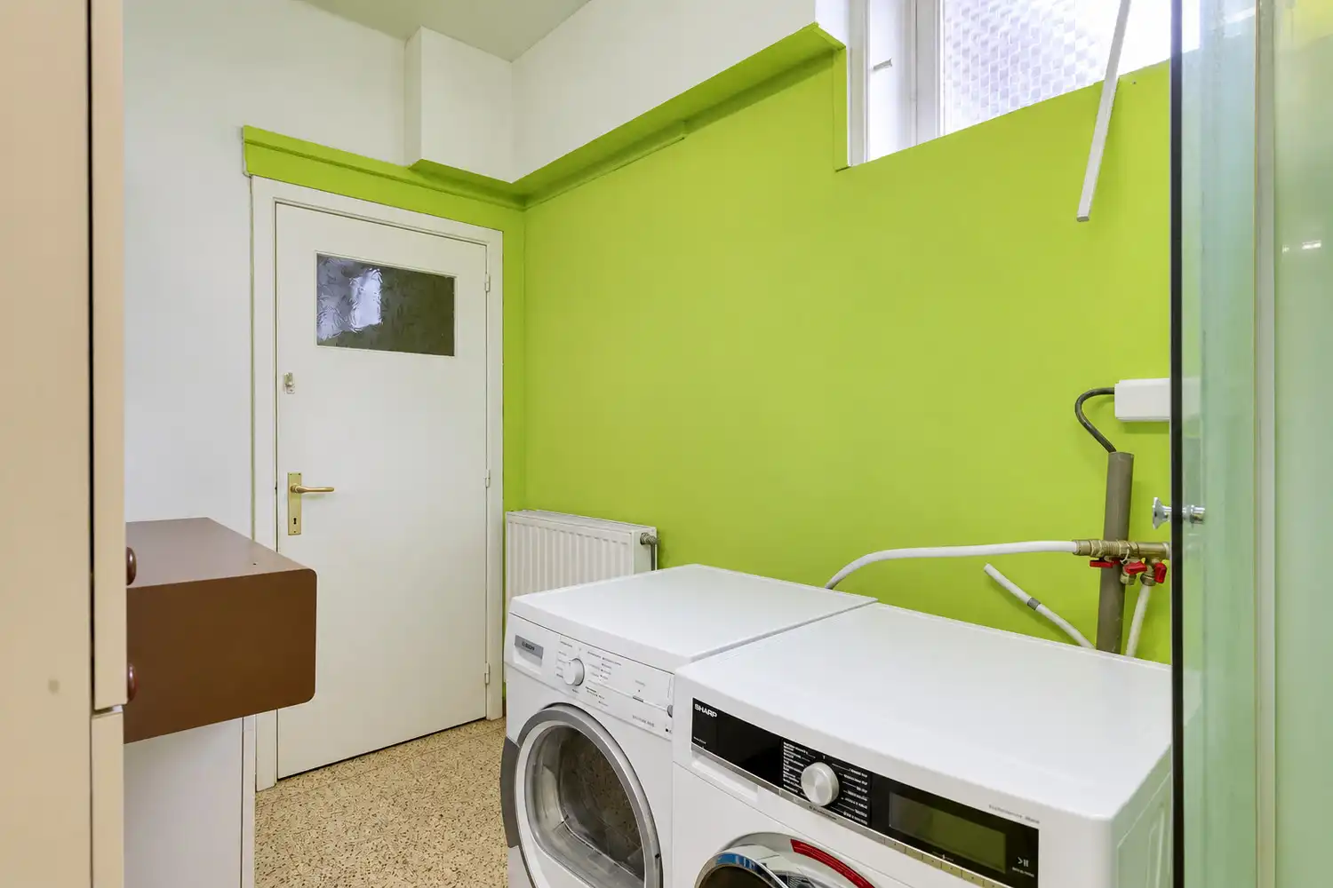 RUIME EN GERENOVEERDE WONING MET 4 SLAAPKAMERS EN WESTGERICHTE TUIN TE HALEN! foto 14