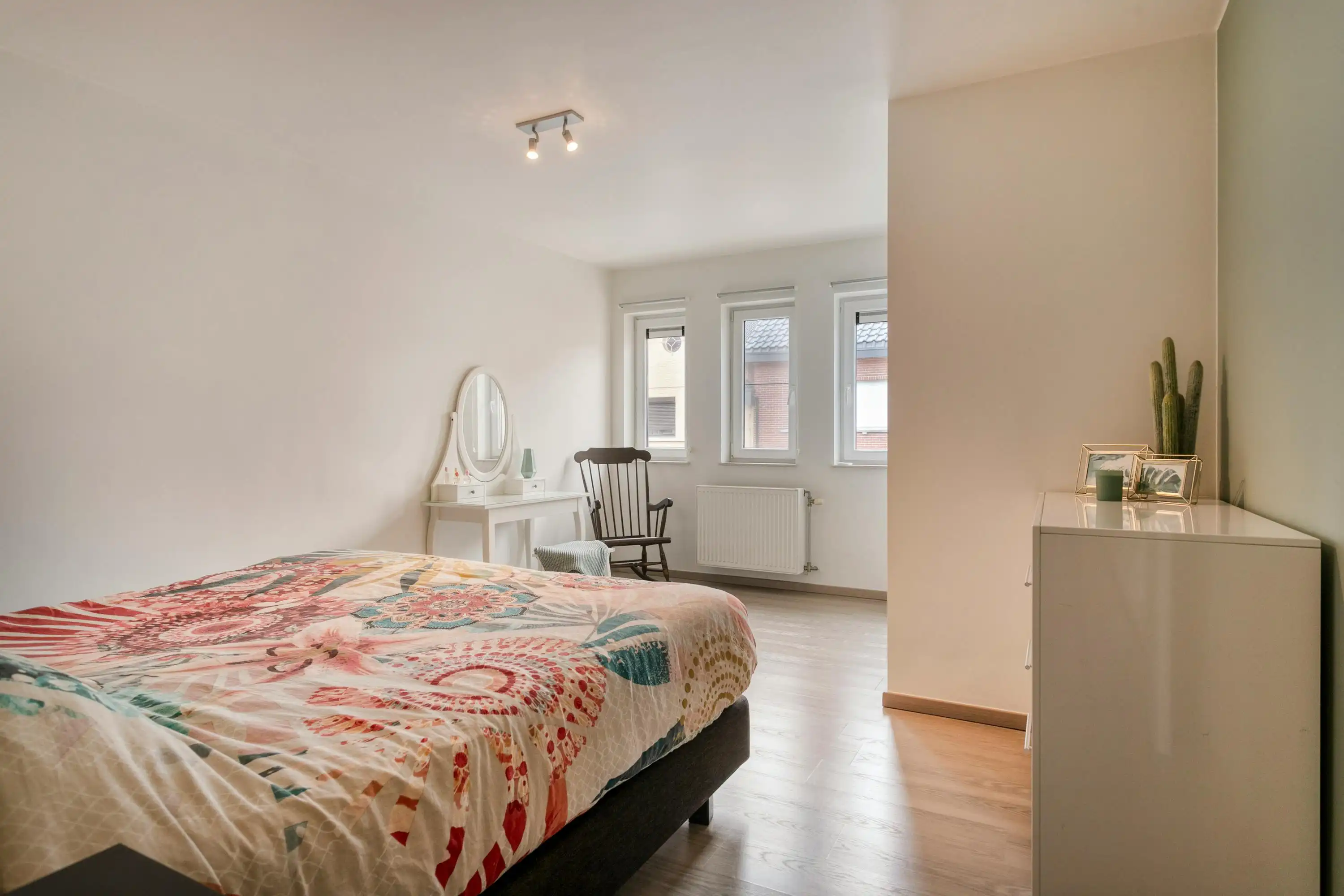 Ruim instapklaar huis: 4 slaapkamers, garage en grote tuin foto 17