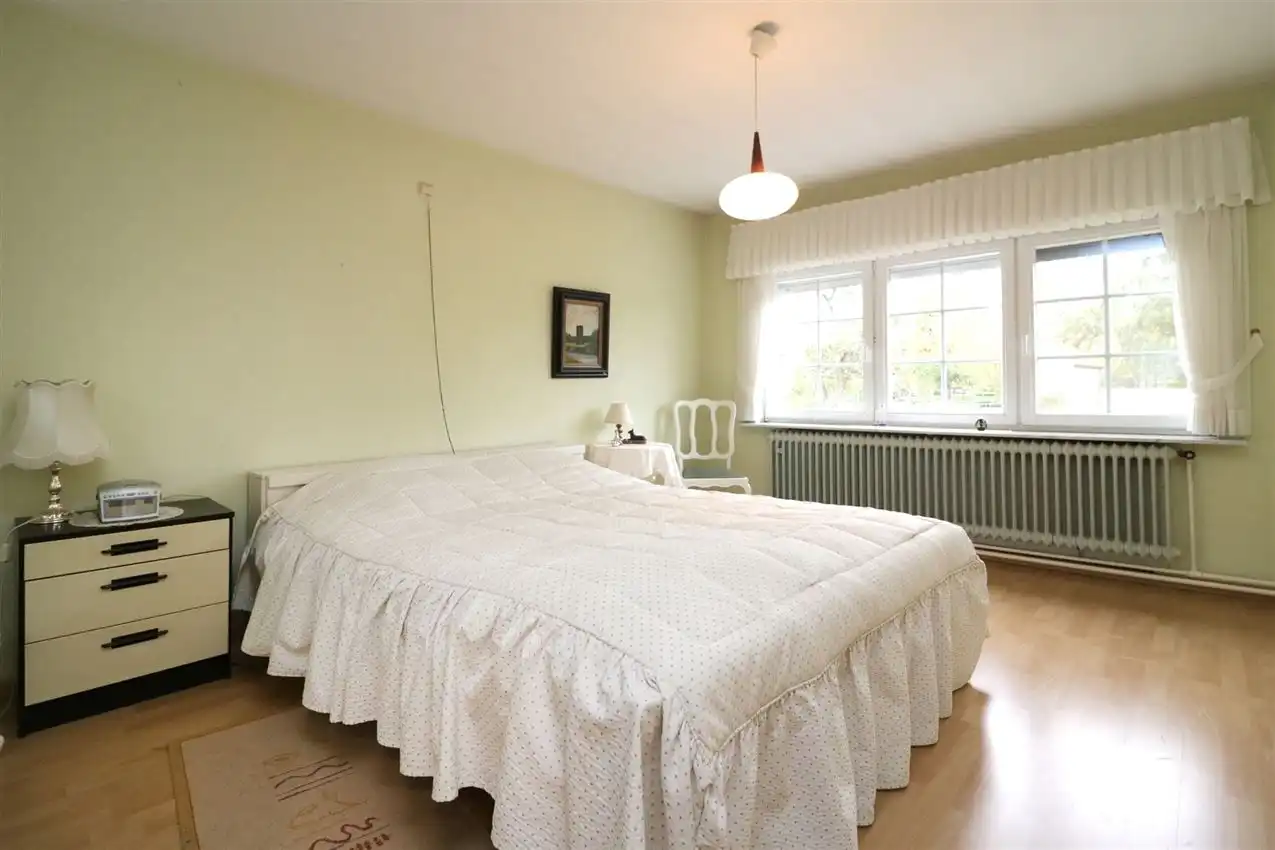 label c, nabij station, garage voor vijf wagens foto 25