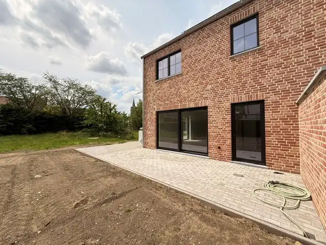Halfopen nieuwbouwwoning met 4 slaapkamers gelegen te Opitter. foto 25