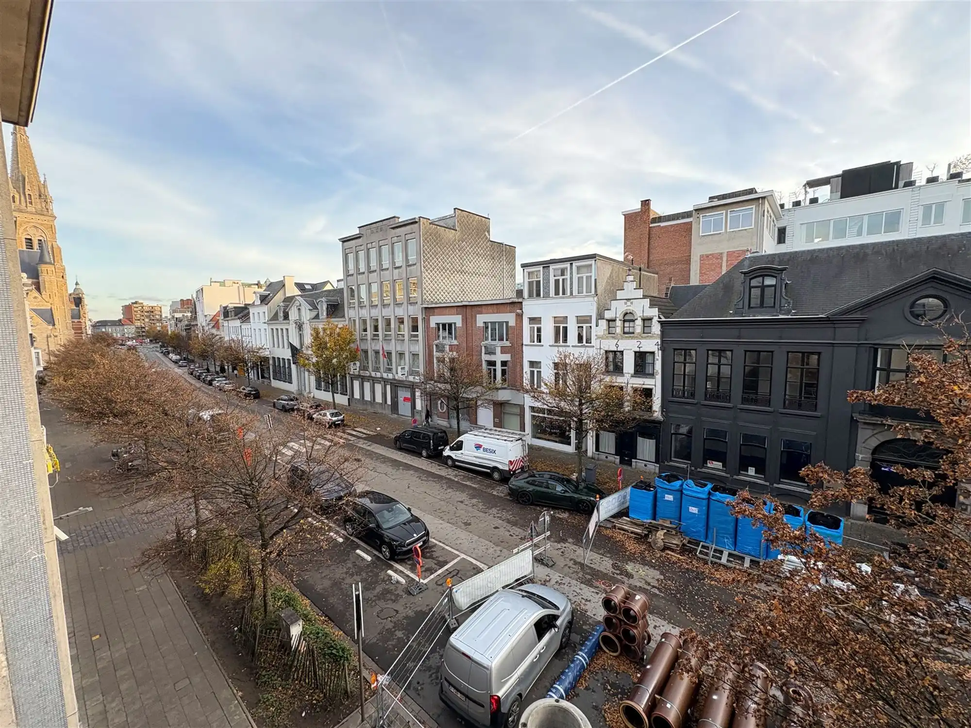 Opbrengsteigendom met 6 studentenkamers en commercieel. foto 4