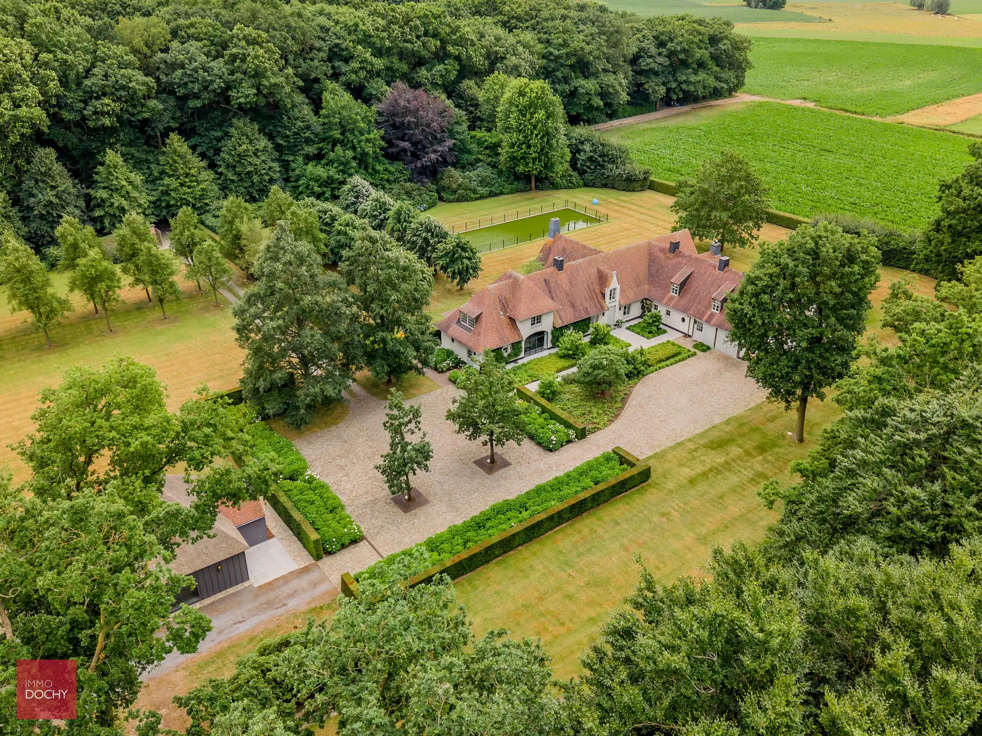 Unieke eigendom in alle rust en privacy op ca. 5,4ha te Meulebeke foto 2