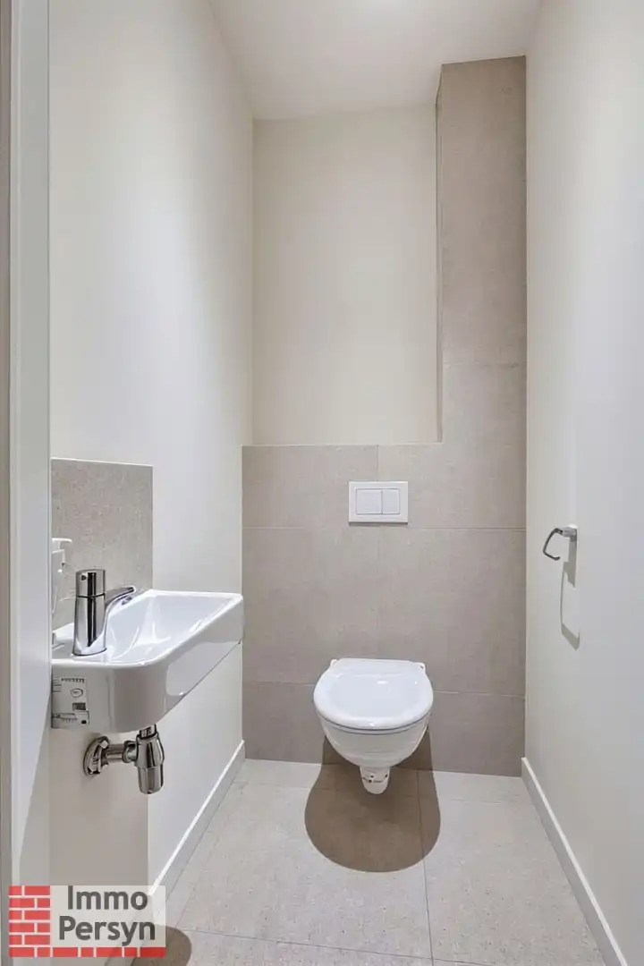 Moderne gezinswoning met 3 slaapkamers en gezellige tuin foto 13