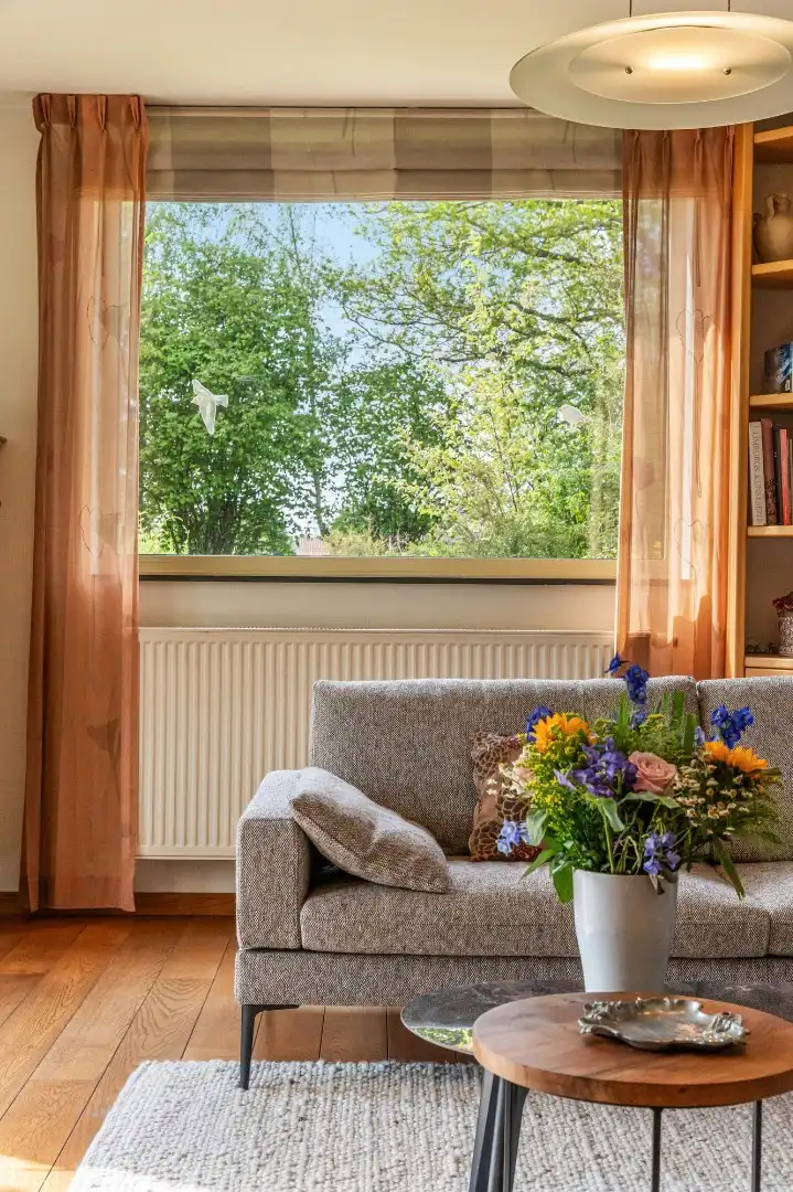Uitstekend heropgebouwde karakterwoning op 50 are, in een gegeerde rustige omgeving met zicht op de omliggende velden. foto 9