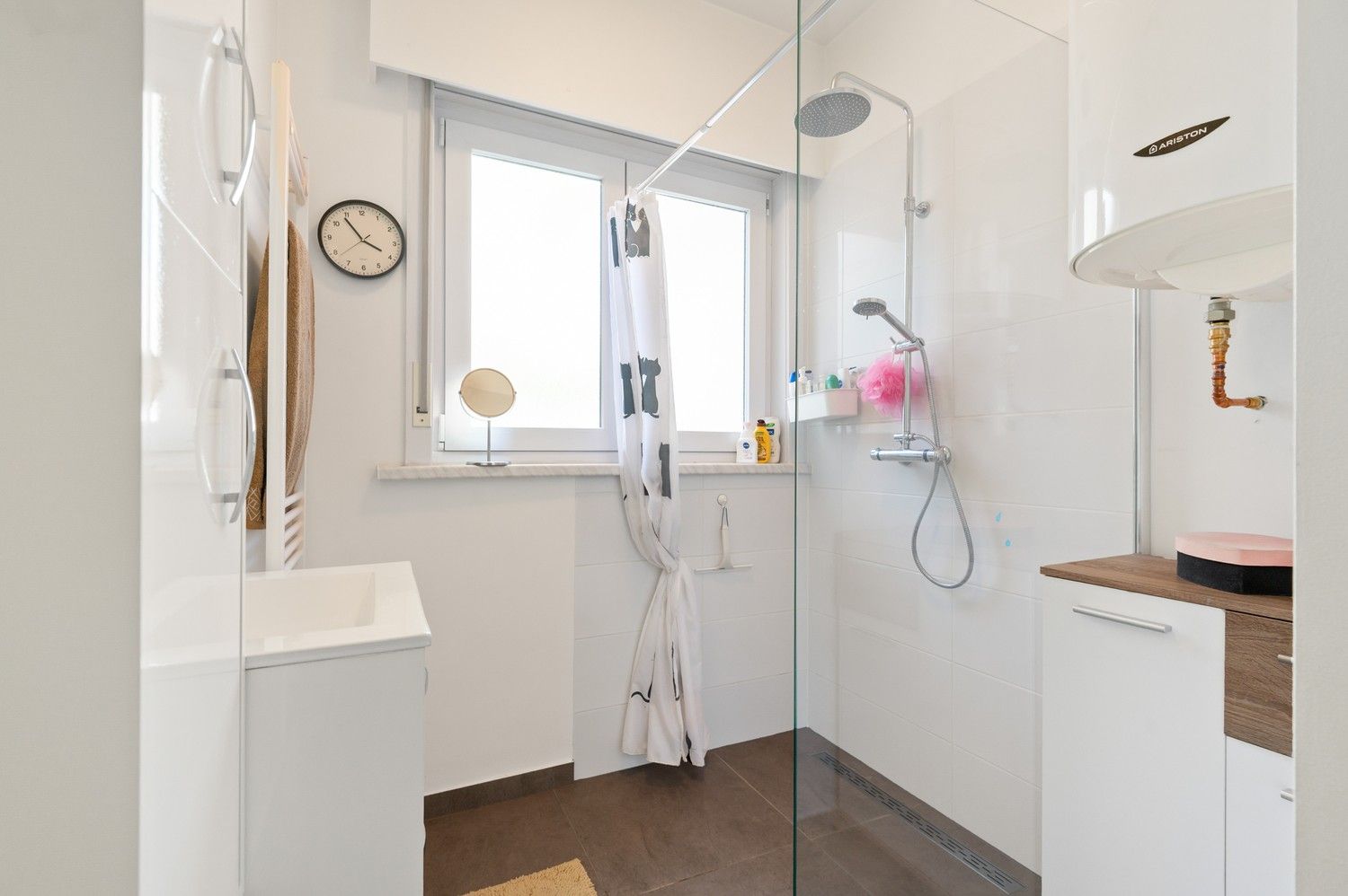 Gelijkvloers appartement met 2 ruime slaapkamers en tuin! foto 12