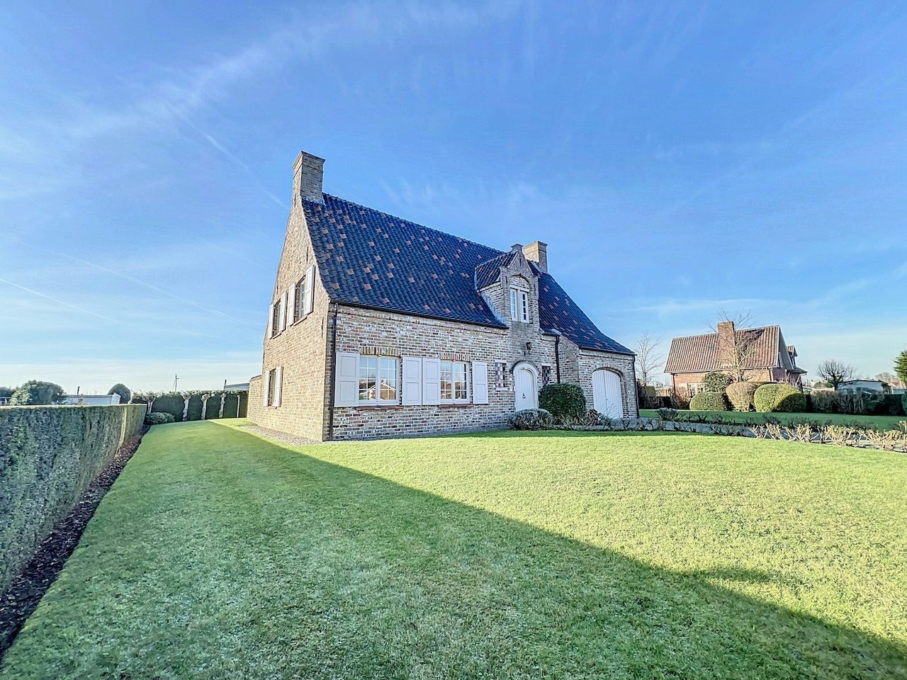 Goed onderhouden, ruime villa met prachtige tuin foto {{pictureIndex}}
