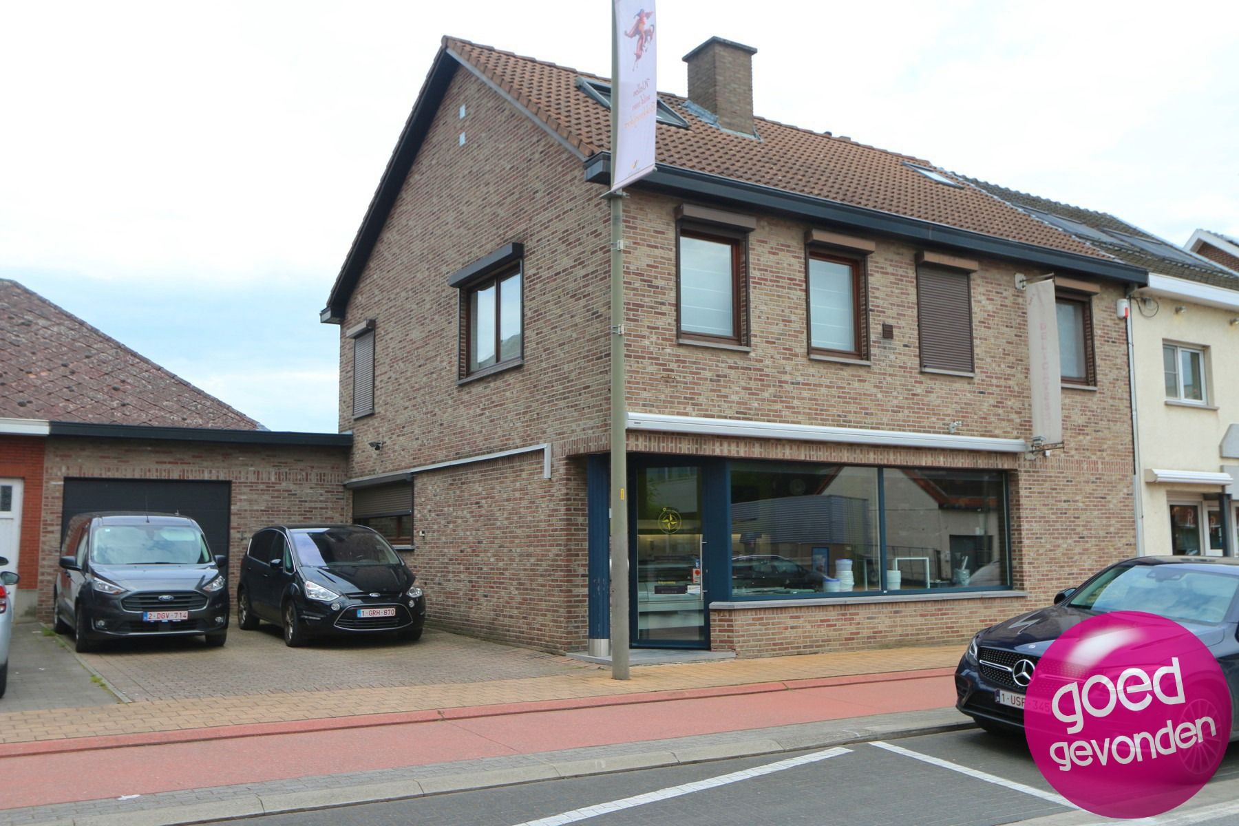 WONING - WINKEL - 4 SLK - GARAGE - TERRAS - TUIN - CENTRUM  foto {{pictureIndex}}