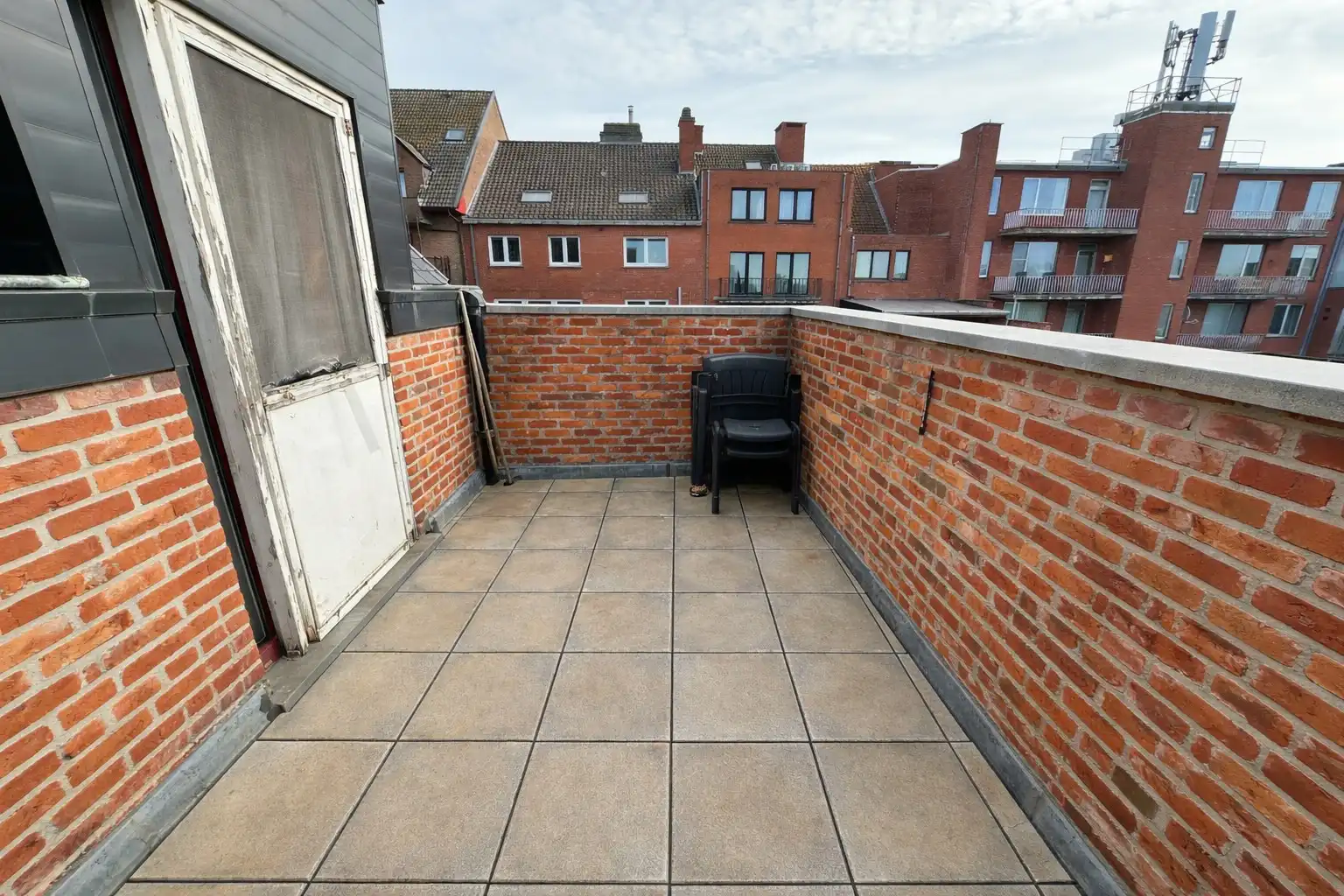 Lichtrijk 1-slpk appartement met zonnig terras, hartje Torhout foto 13