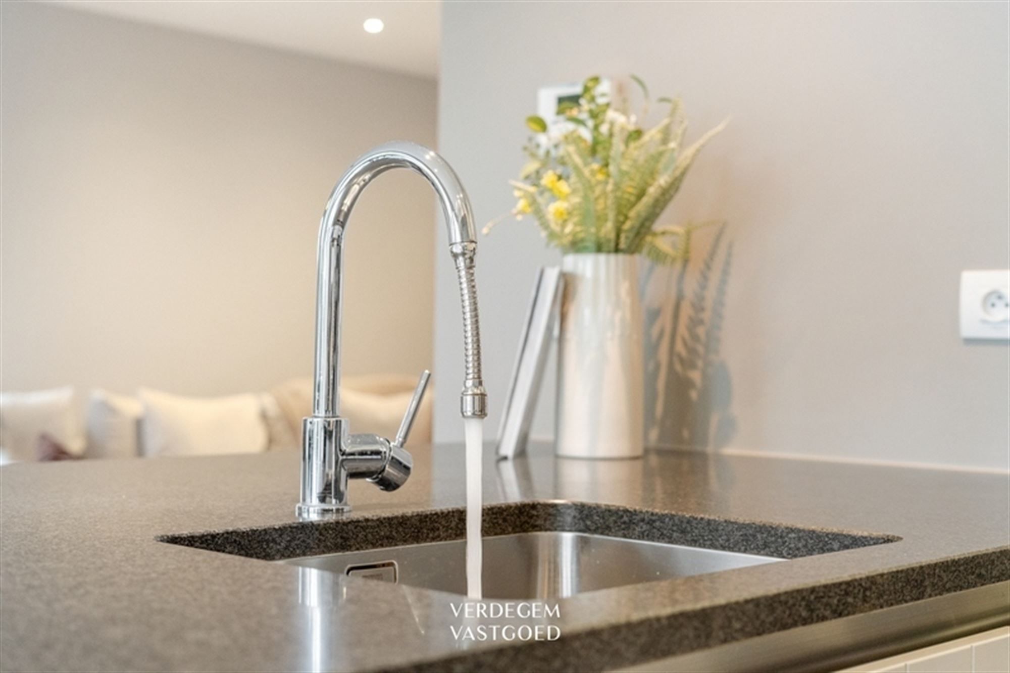 Charmante gezinswoning met 3+1 slaapkamers en praktijkruimte in de tuin foto 7