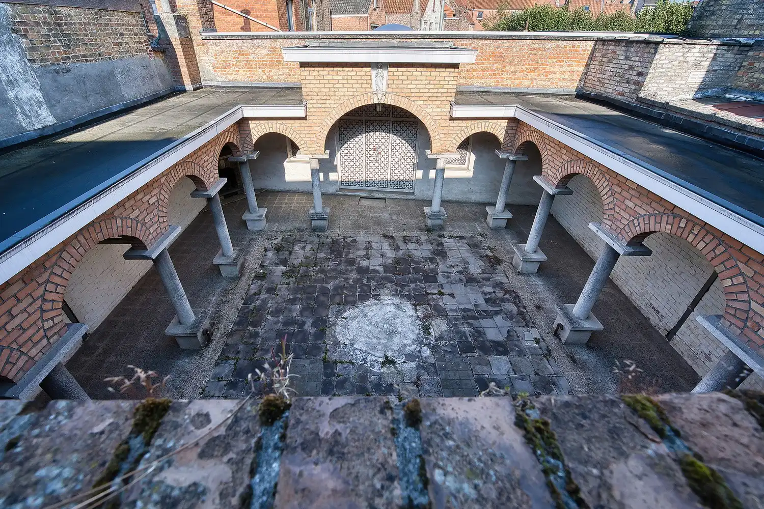 Hartje Brugge &nbsp;TOP &nbsp;TOERISTISCHE LIGGING , in de GOUDEN DRIEHOEK, Uitzonderlijk HANDELSPAND ( gevelbreedte 11 meter) &nbsp; &nbsp; &nbsp; &nbsp; &nbsp; &nbsp; &nbsp; &nbsp; &nbsp; &nbsp; &nbsp; &nbsp;&nbsp; LICHTRIJKE WINKELRUIMTE ,uitgevend op &nbsp;Exclusieve STADSPATIO met overdekte rondgang van 105m²+ GARAGE van 30 m² UNIEK&nbsp; IN BRUGGE op dergelijke ligging ! ERBOVEN lichtrijk ruim APPARTEMENT met zonneterras, foto 23