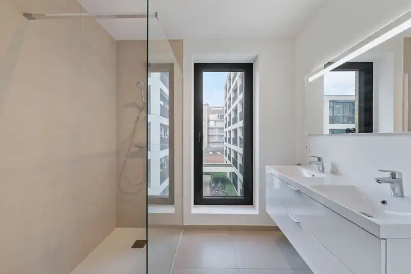 Modern nieuwbouwappartement te koop in Roeselare met gunstige oriëntatie foto 3