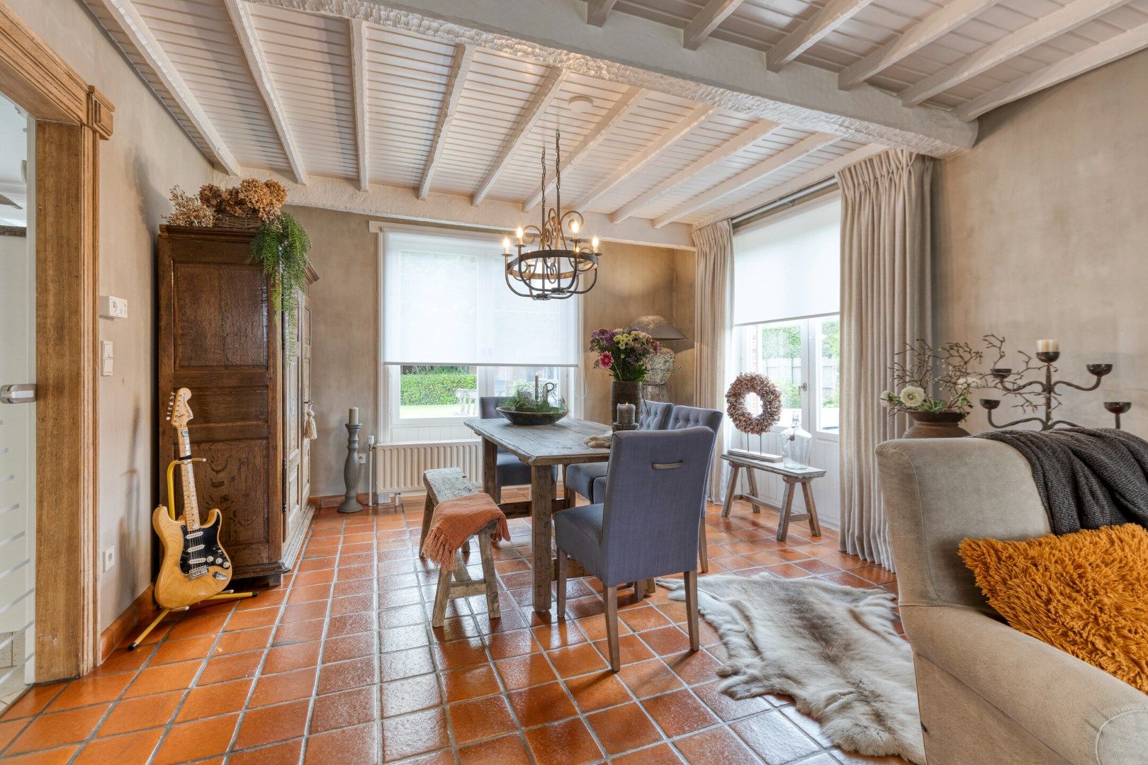 Ruime goed onderhouden woning op een prachtig perceel met praktijk mogelijkheid foto 5