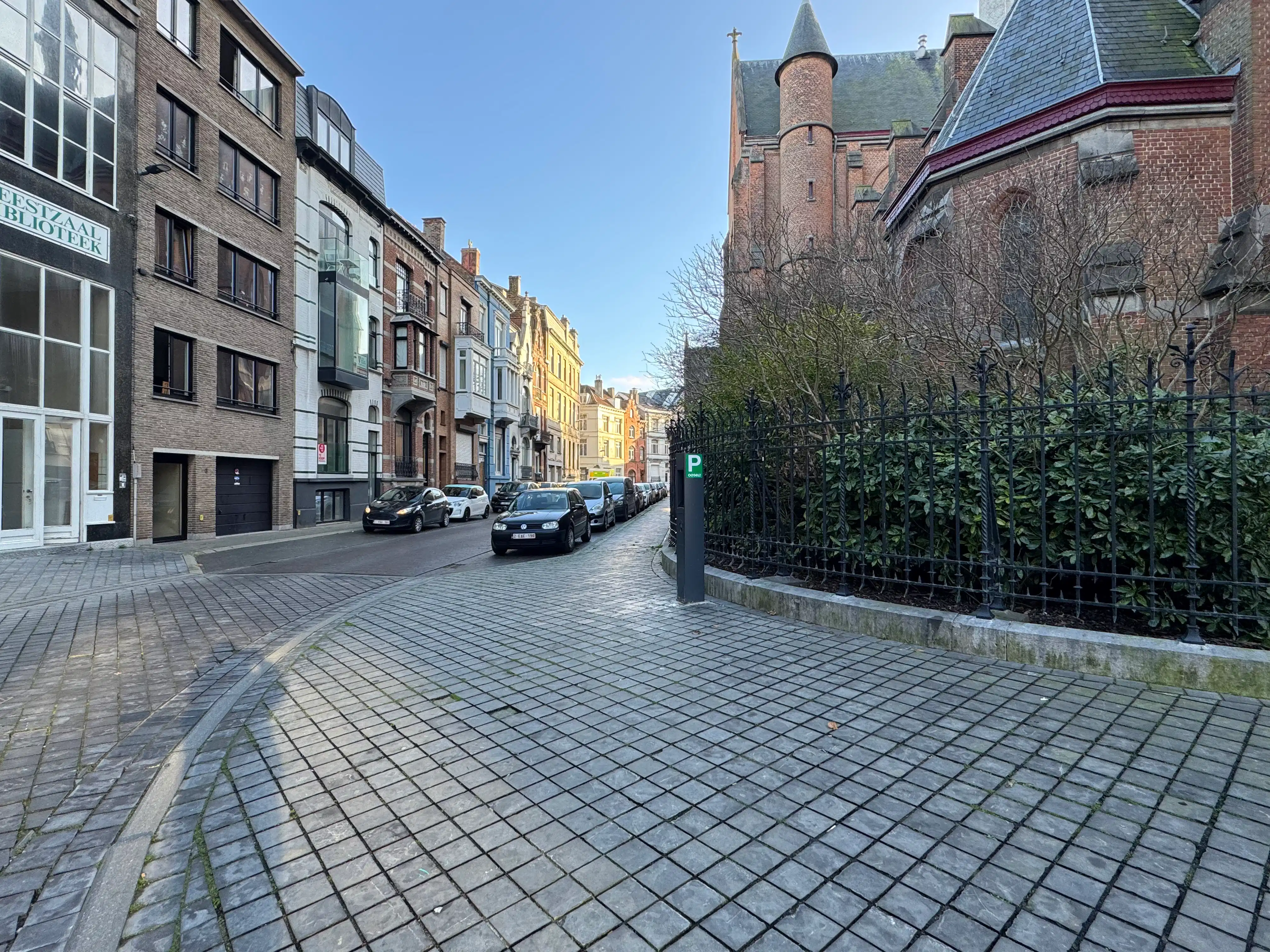 Appartement in gerenoveerd eclectisch herenhuis aan de Sint-Jozefkerk foto 11