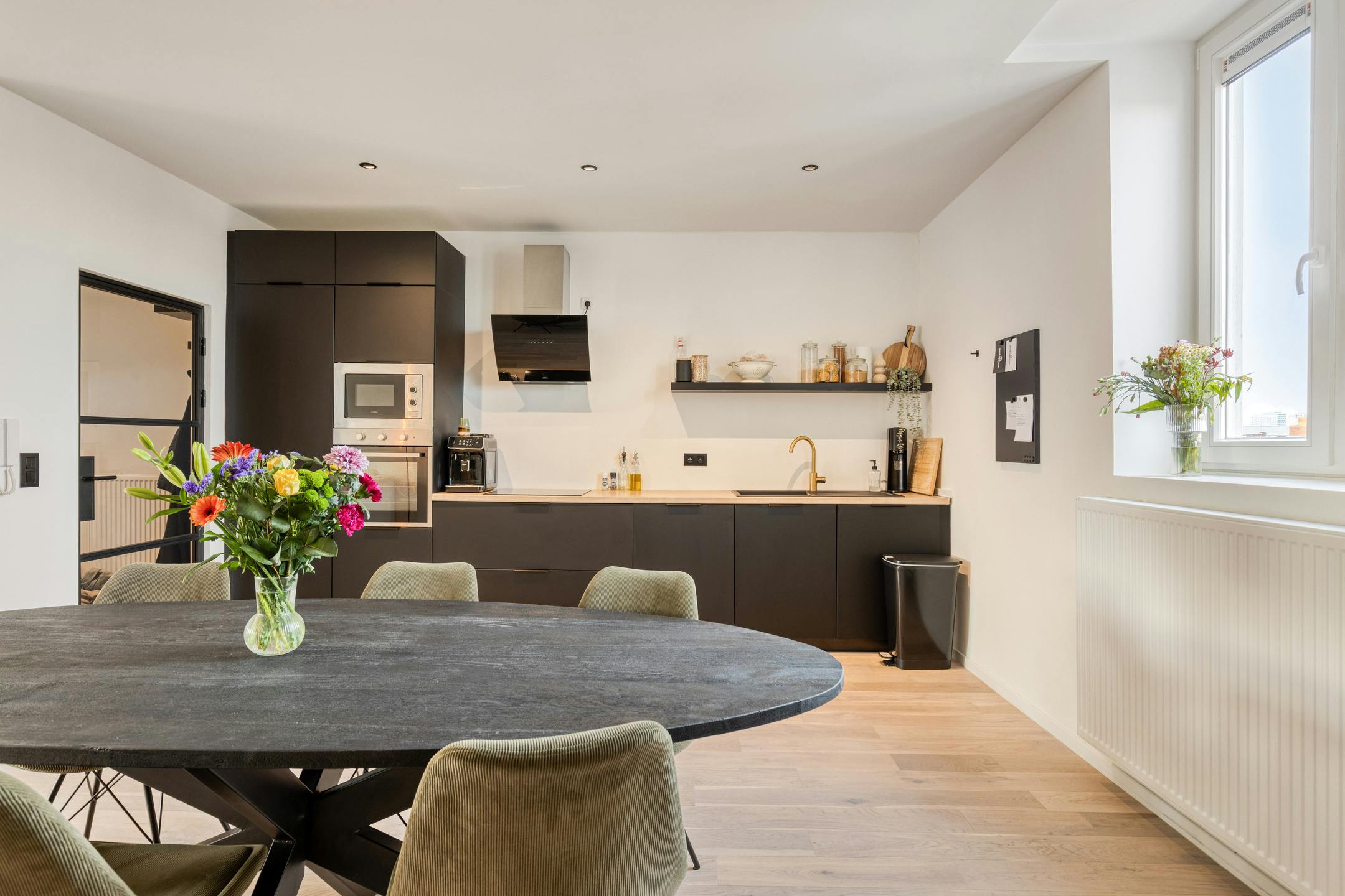 Recent gerenoveerd appartement met terras te koop in Antwerpen foto 3