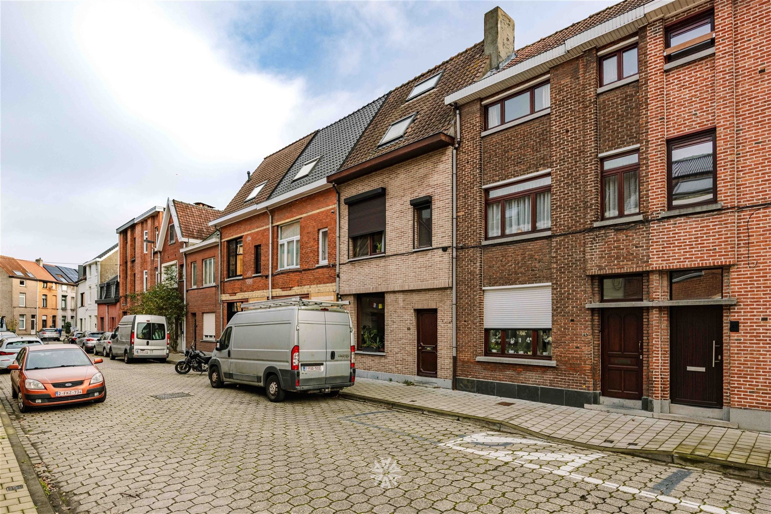 GENT - Charmante gezinswoning met 4 slaapkamers en aangename tuin foto 4