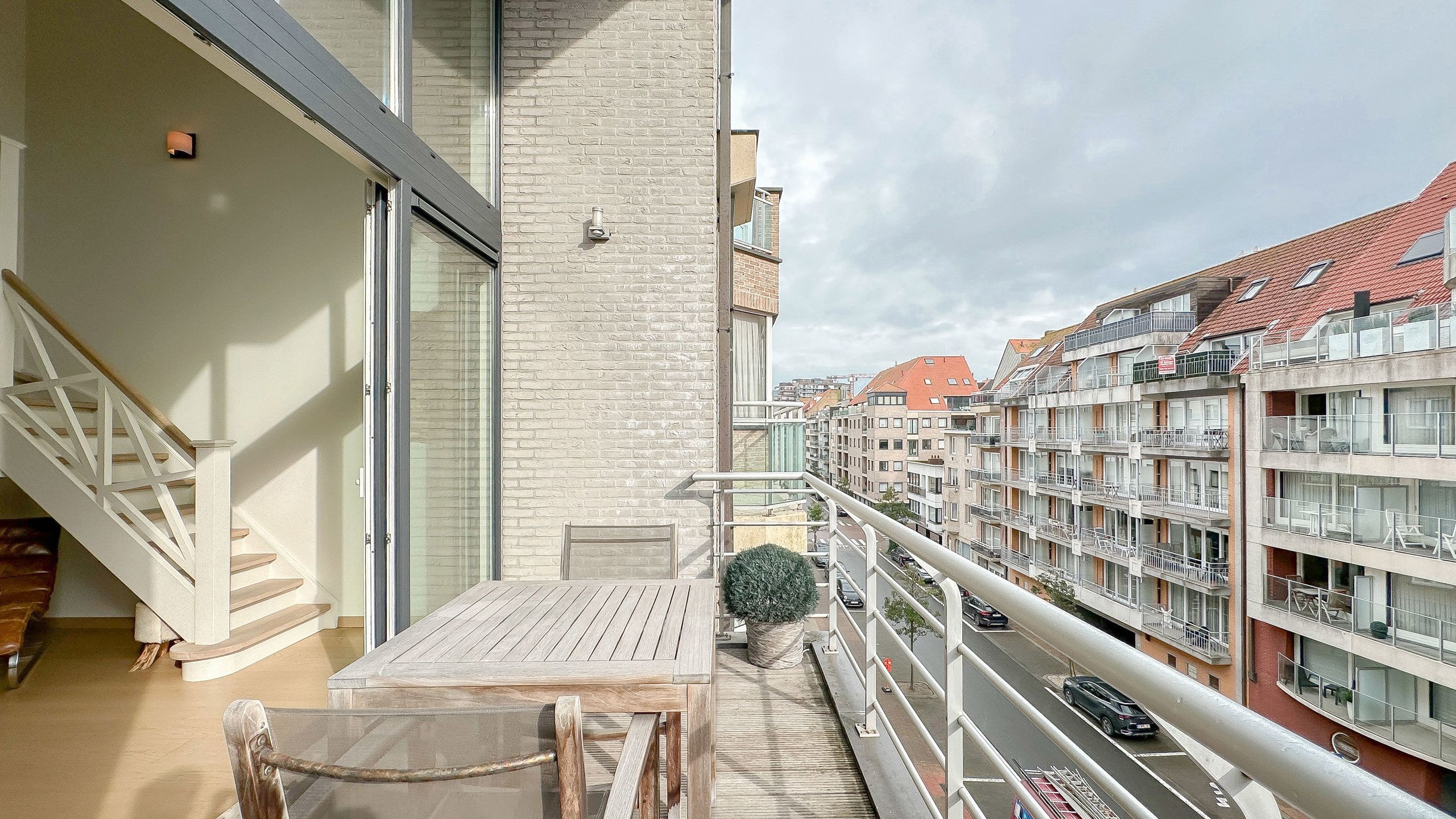 Mezzanine-appartement met 4 slpk., gelegen op de Leopoldlaan foto 7