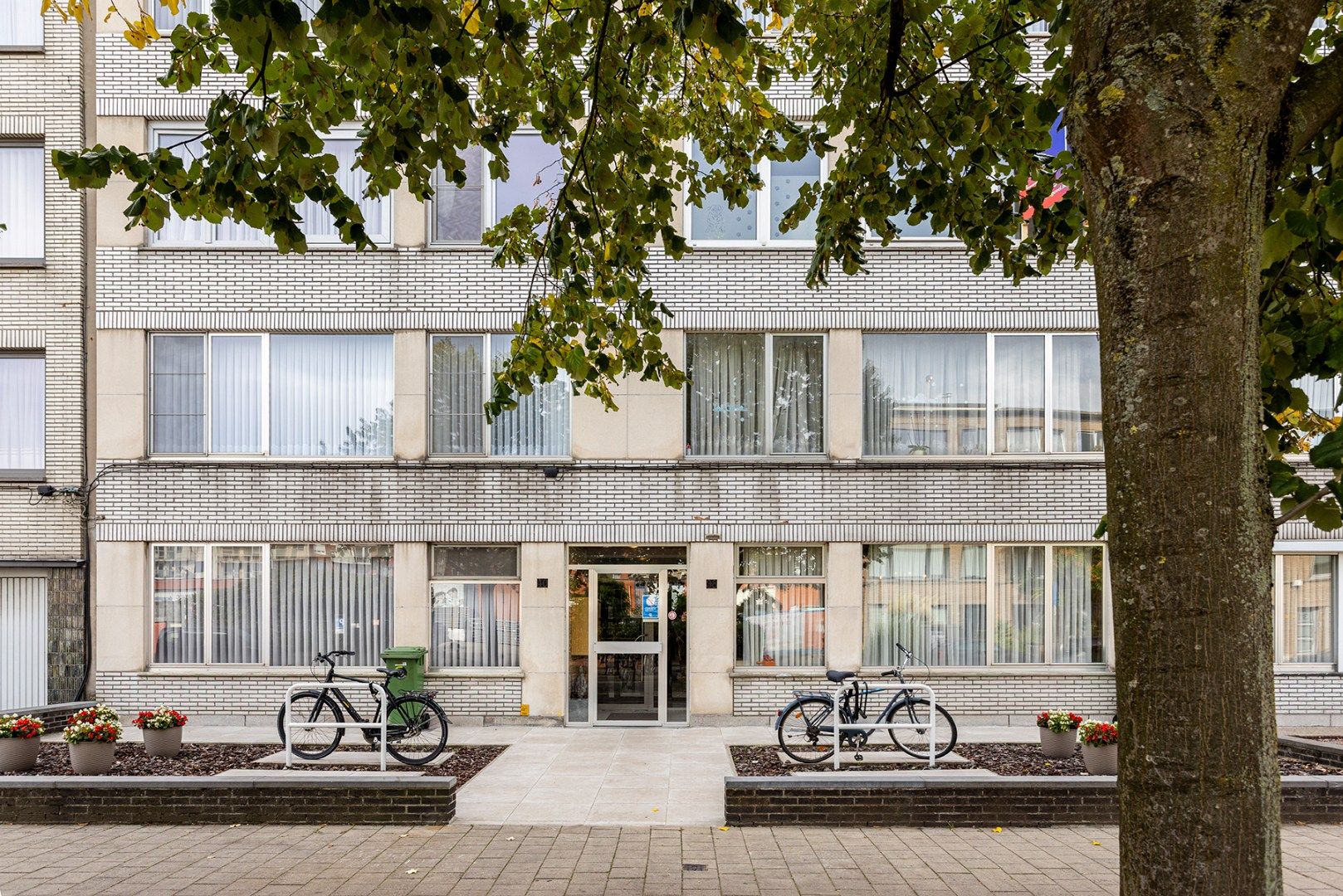 Energiezuinig gerenoveerd 2-slaapkamer appartement (2v) met terras!  foto 12