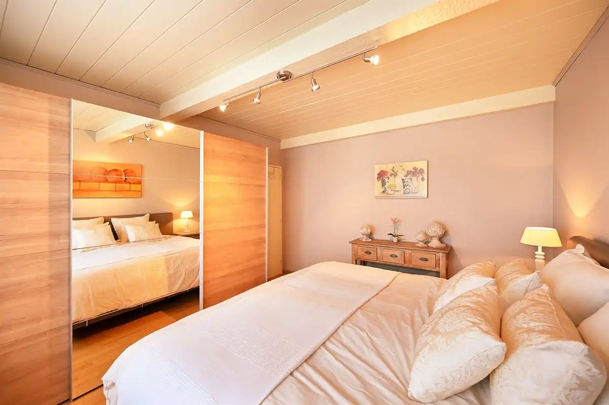 Bel-etage in zeer fijne woonwijk foto 14