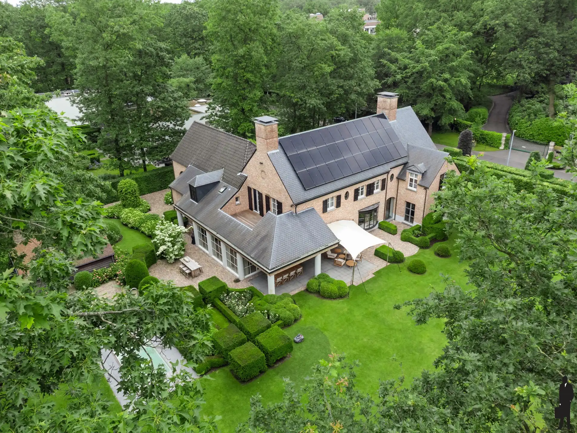 High-end villa nabij het centrum! foto {{pictureIndex}}