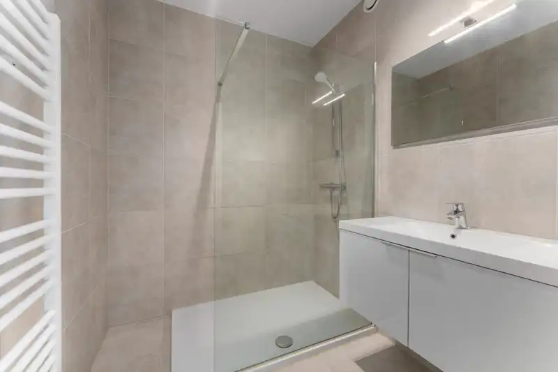Roeselare nabij centrum – Stijlvol nieuw dakappartement in hartje stad met twee slpks en twee terrassen foto 12