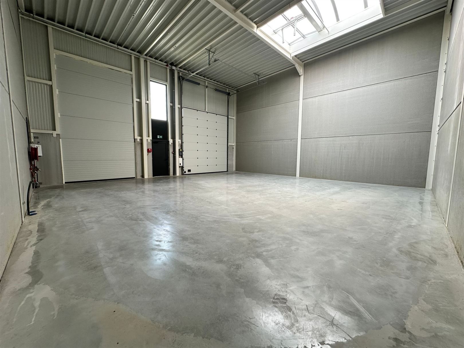 TE HUUR: Moderne KMO-unit van 144 m²! foto 3