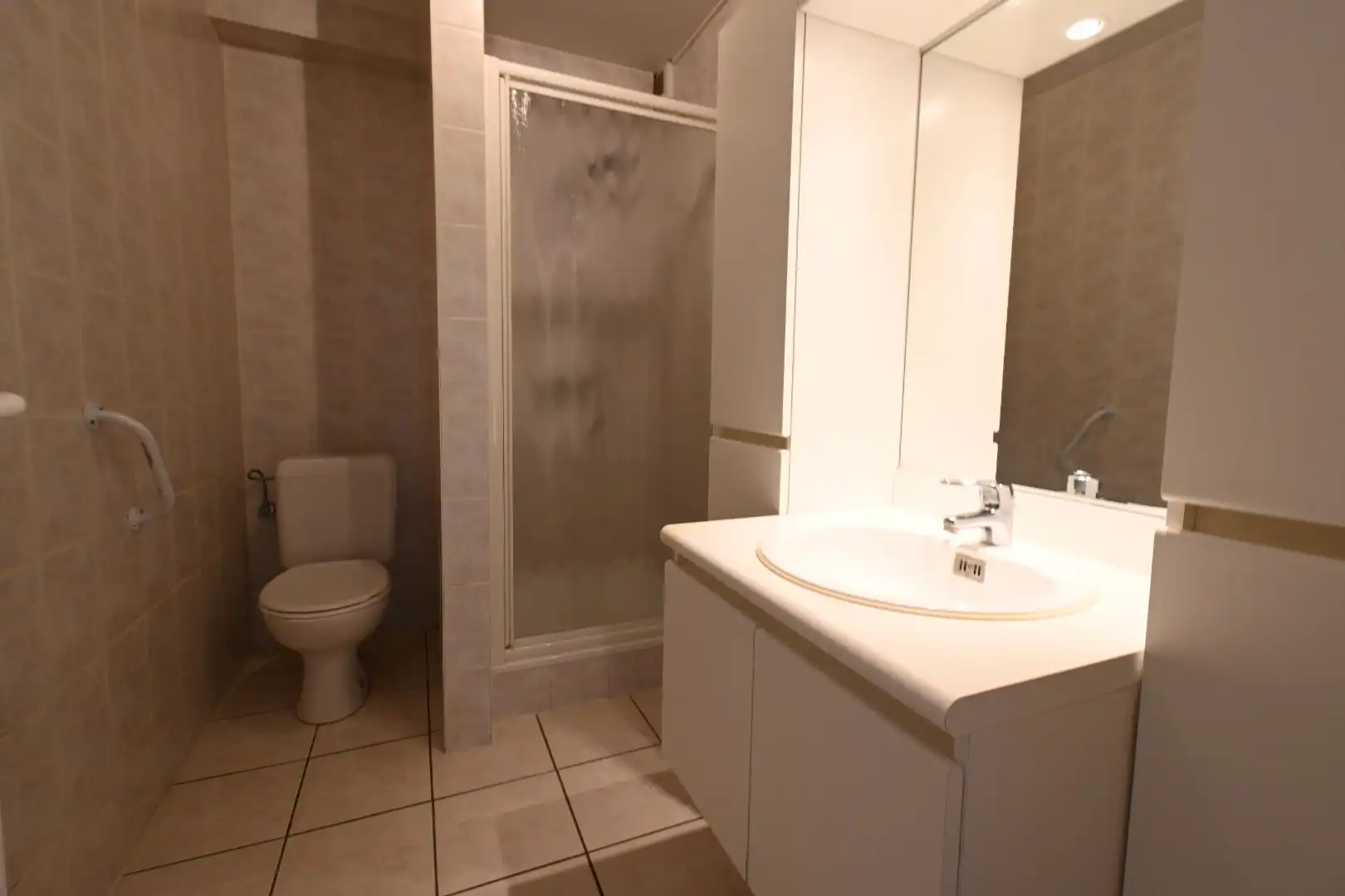 Gelijkvloers appartement met 2 slaapkamers en garage foto 9