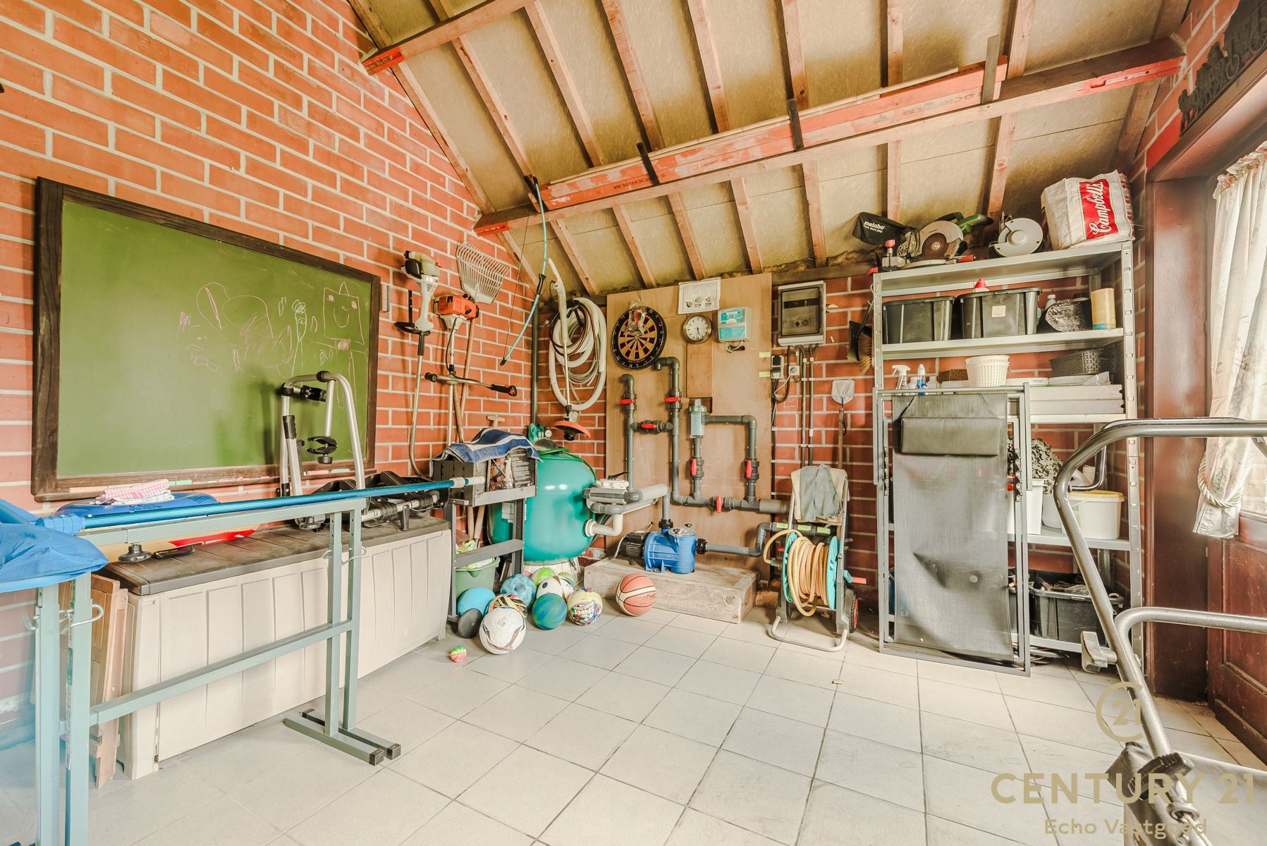 Vrijstaande, ruime instapklare villa met zwembad foto 25