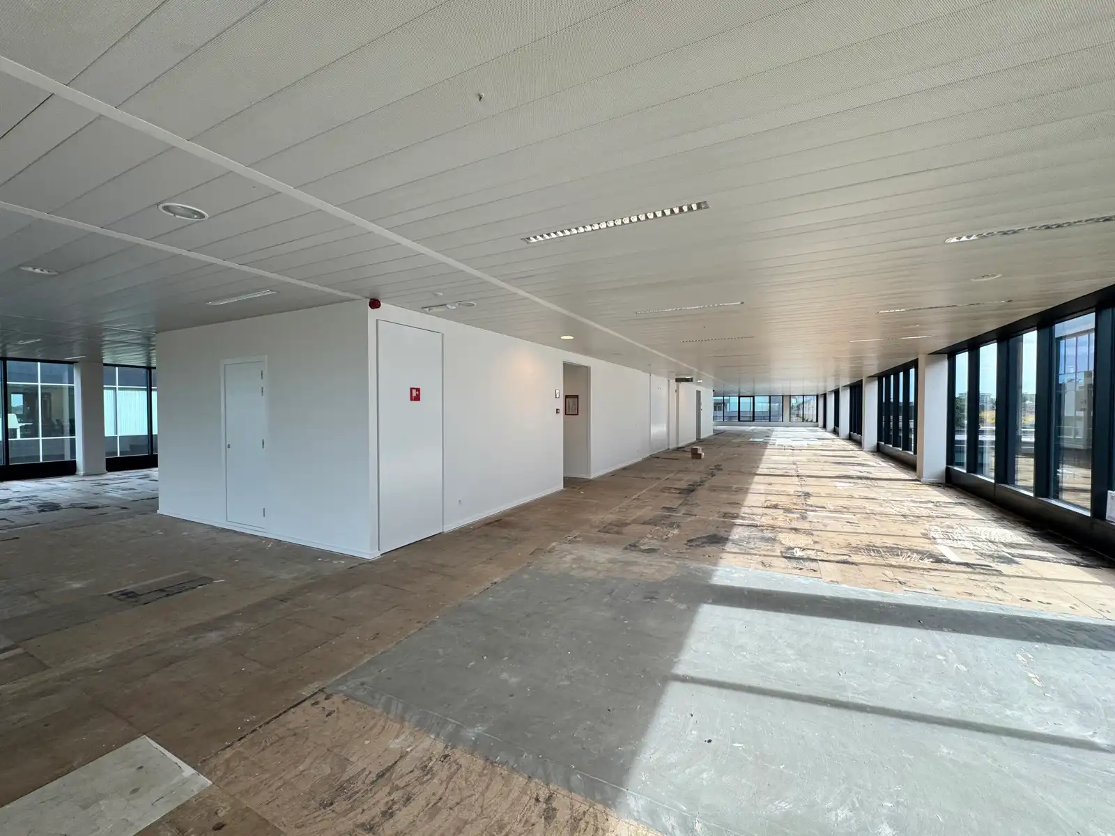 Moderne Kantoren te huur vlakbij Berchem Station foto 12