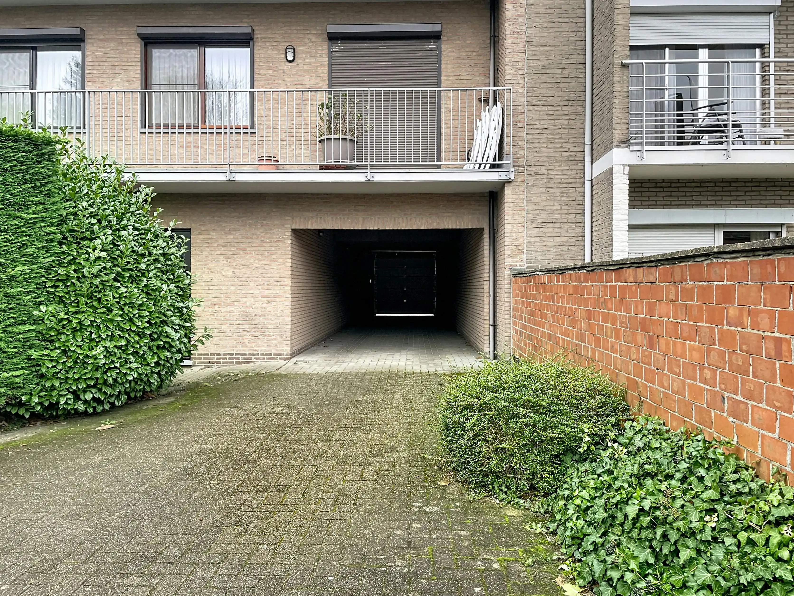 Overdekte autostaanplaats te koop in Berchem foto 10