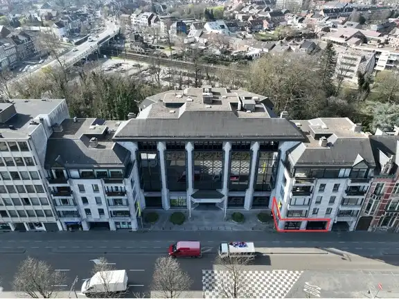 255m² kantoor/showroom foto {{pictureIndex}}