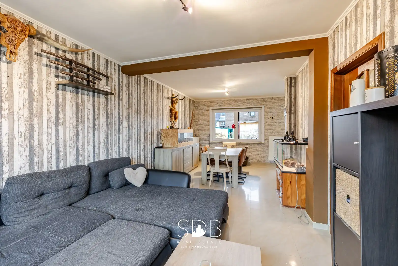 Instapklare half open bebouwing met gezinstuin foto 4