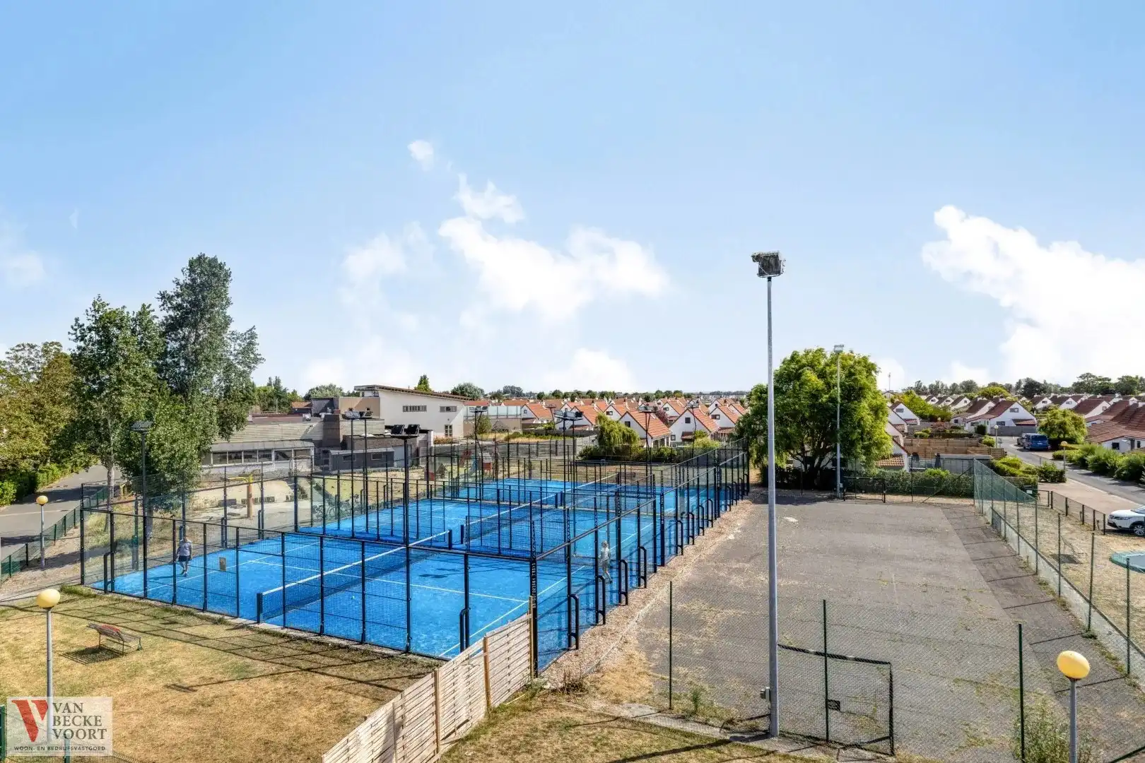 Veelzijdig horecaconcept met 3 padelterreinen, tuin en terrassen foto 2