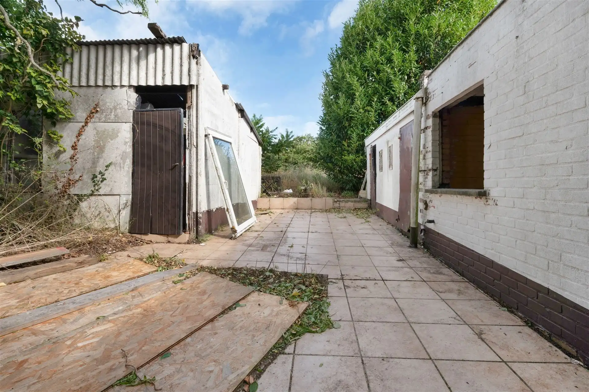 Renovatiepand met veel potentieel in Heurne! foto 8